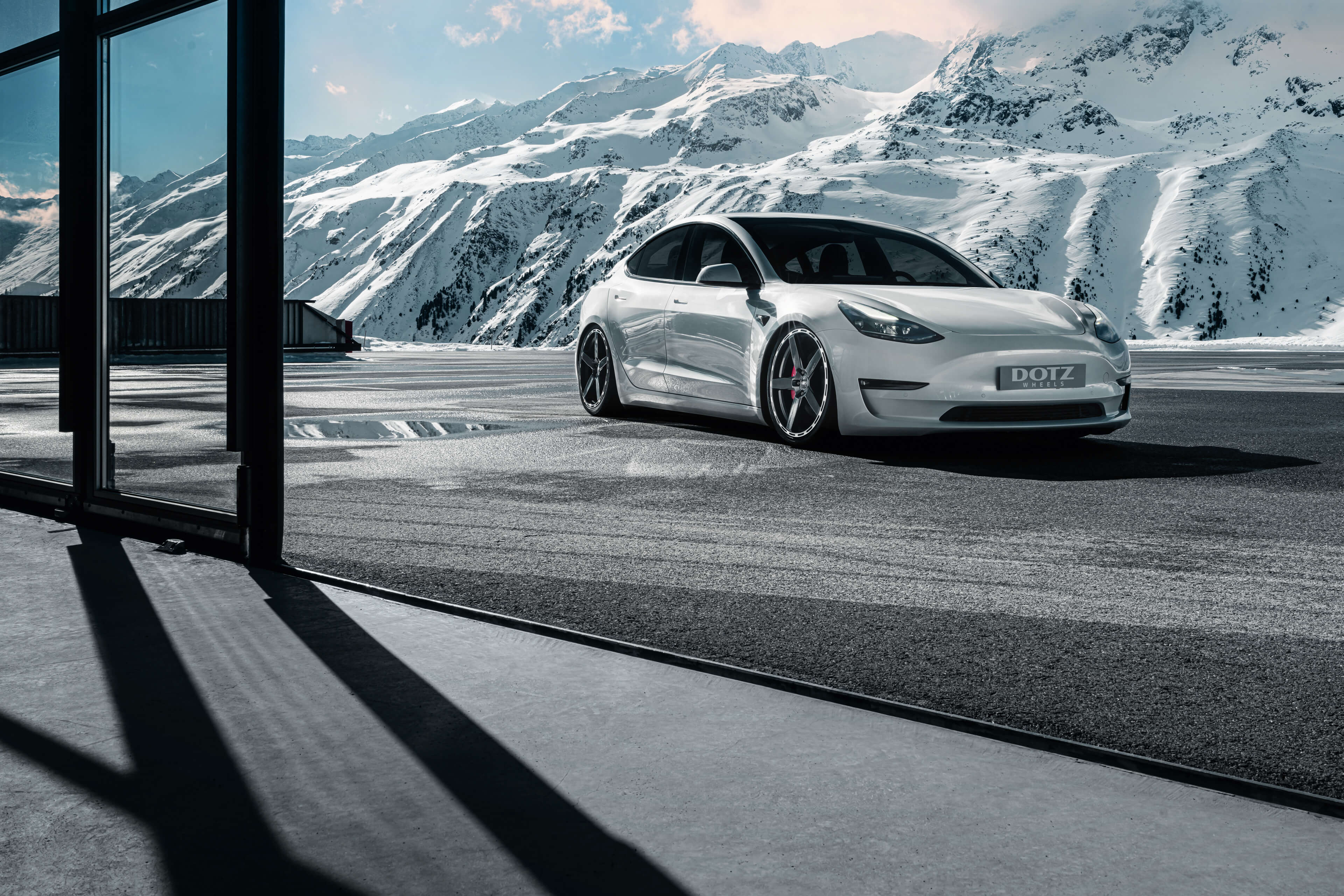 DOTZ MarinaBay dark Tesla Model 3 Front