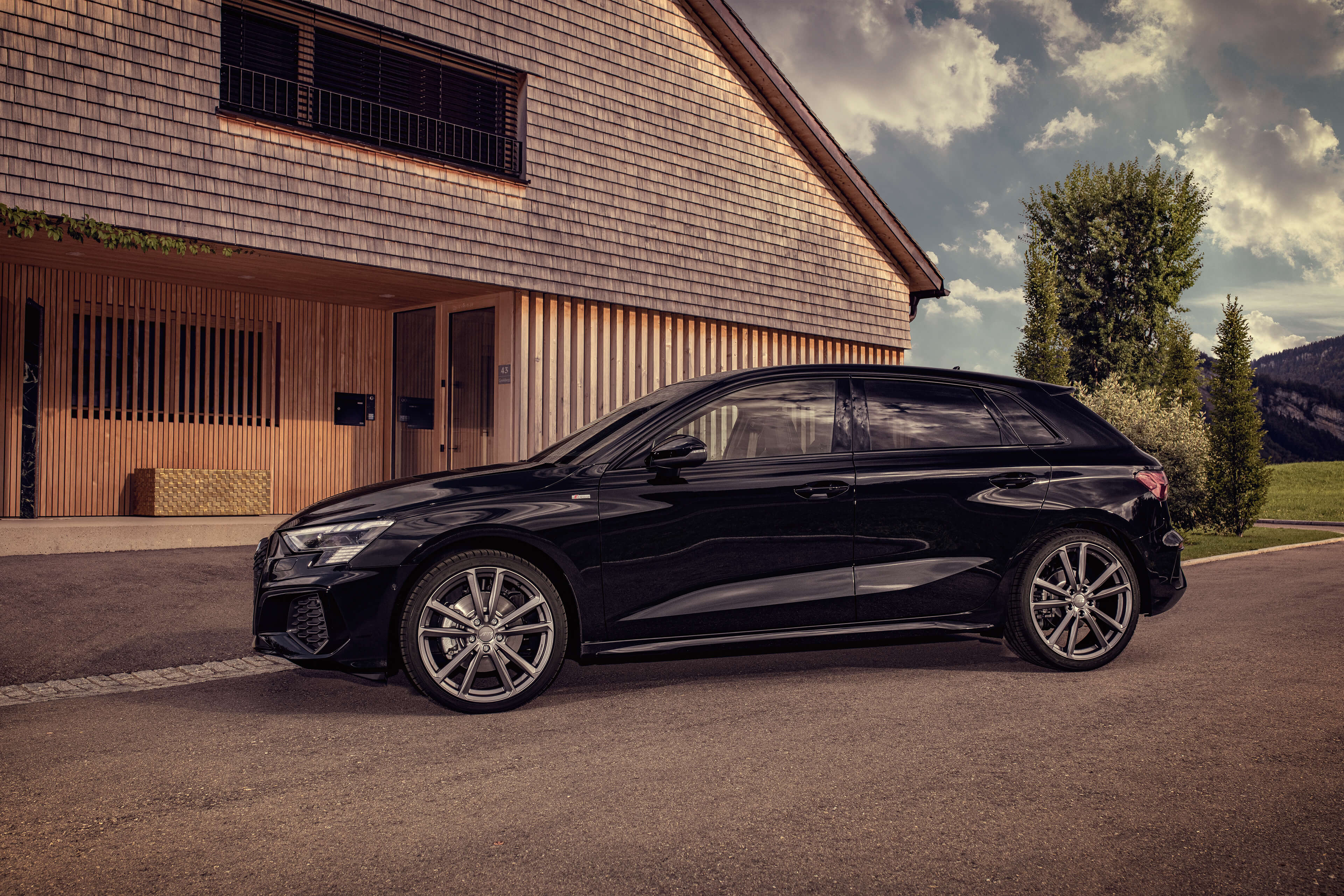 AEZ Tioga graphite  Audi A3s side