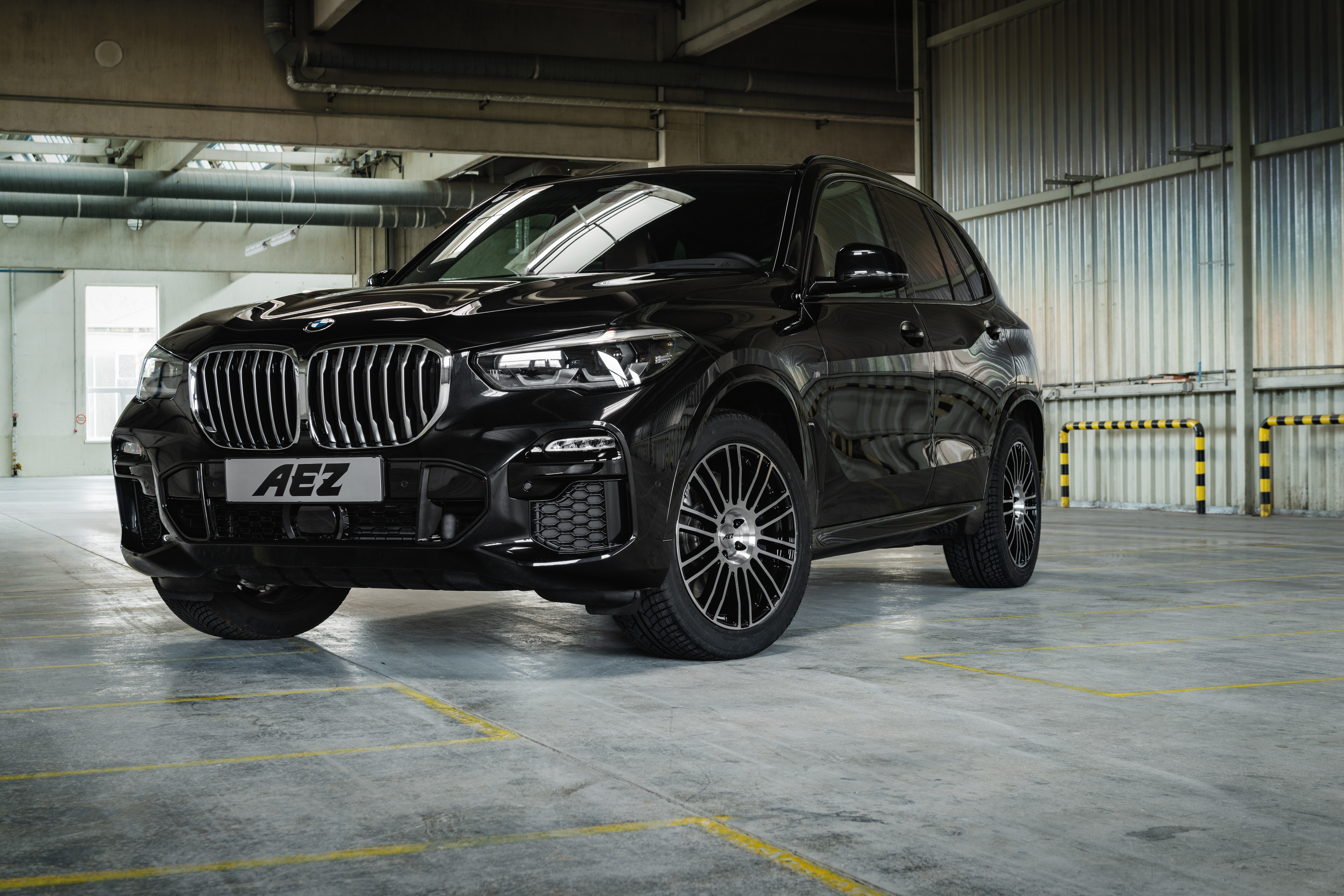 Cerchio AEZ Strike con SUV BMW X5 