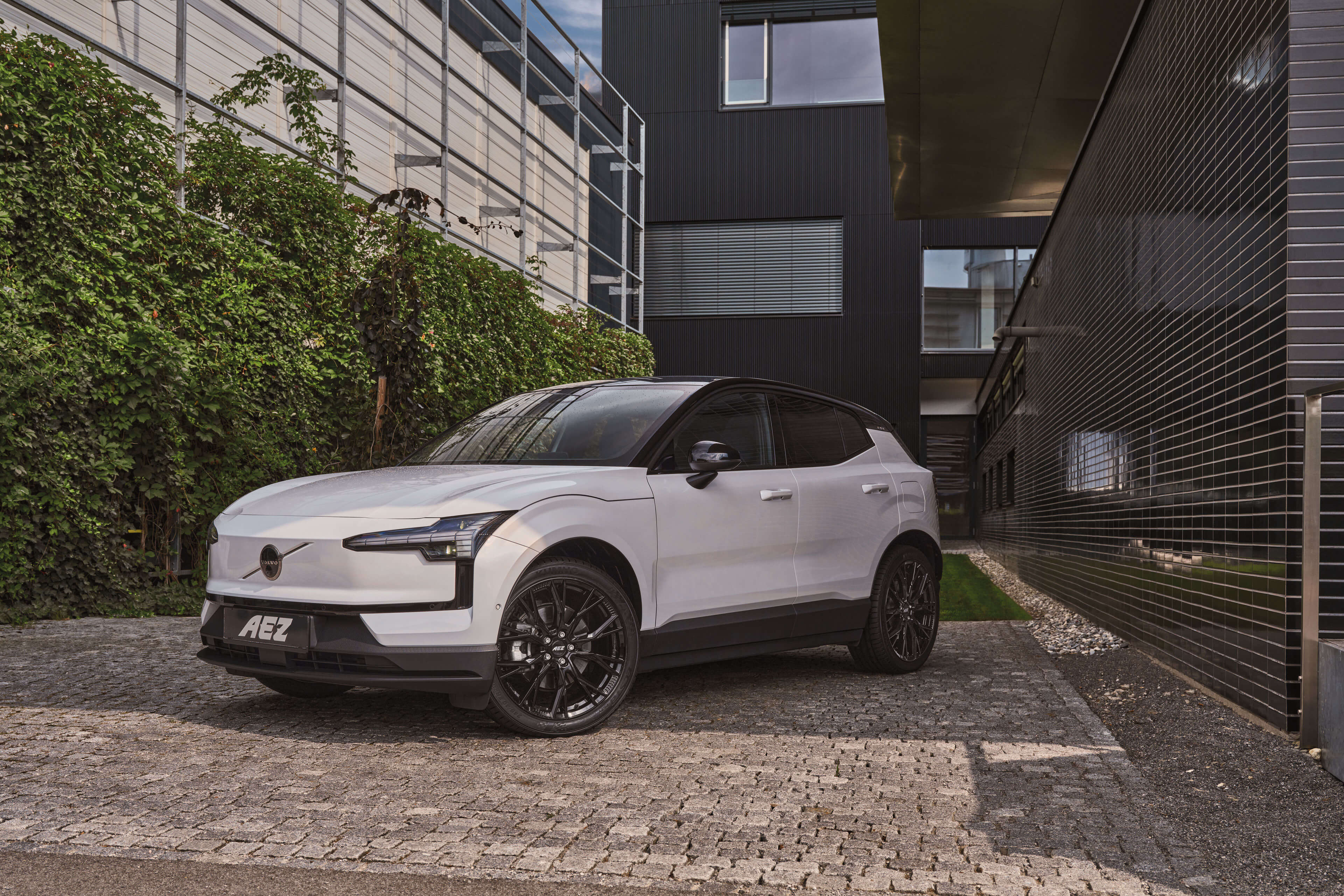 AEZ Toronto black Volvo EX30 front