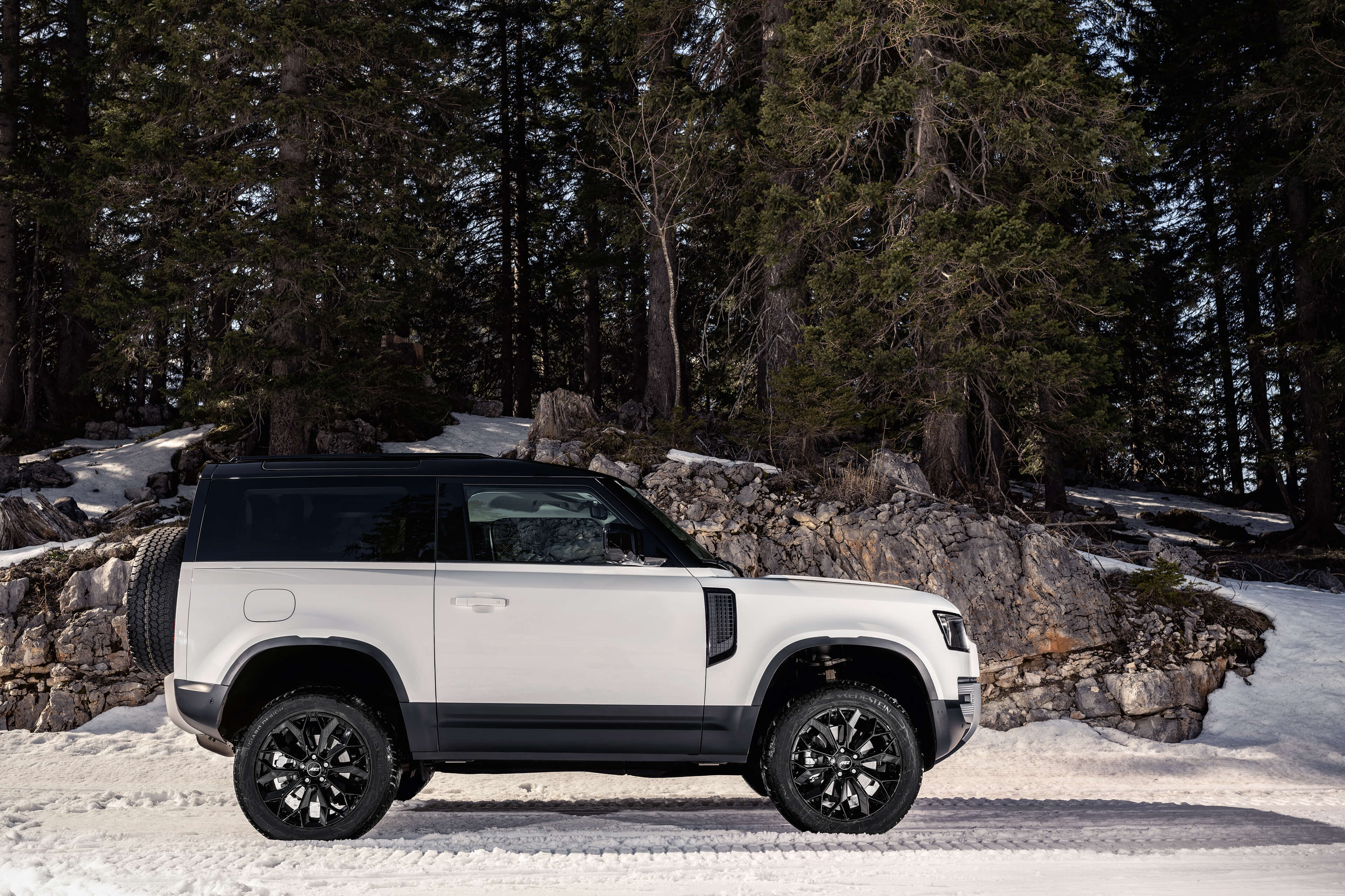 AEZ Leipzig black LandRover Defender side
