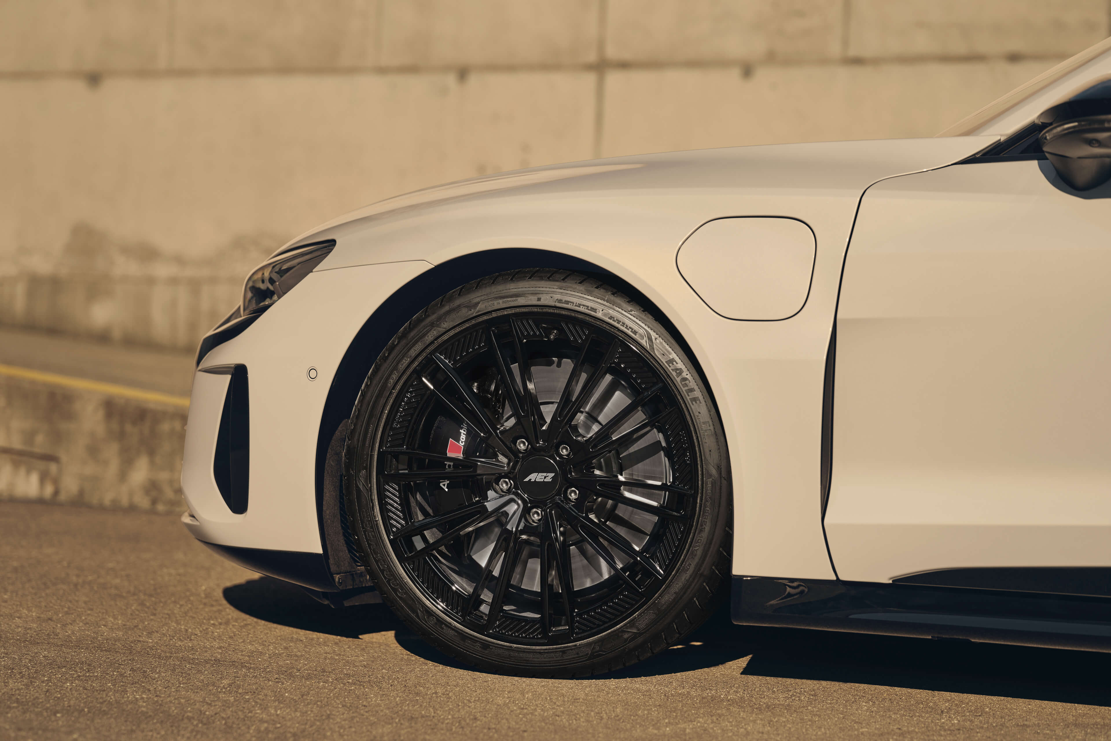 AEZ Alaska black Audi E Tron GT side summer