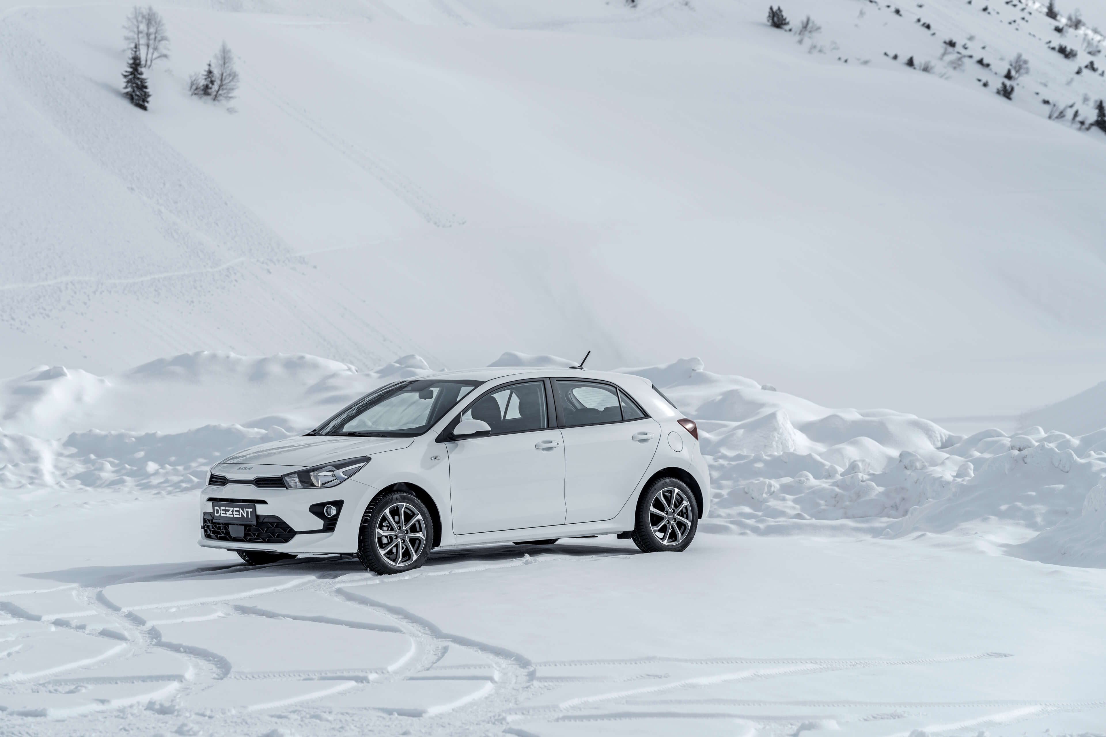 DEZENT KT dark KIA Rio Seite