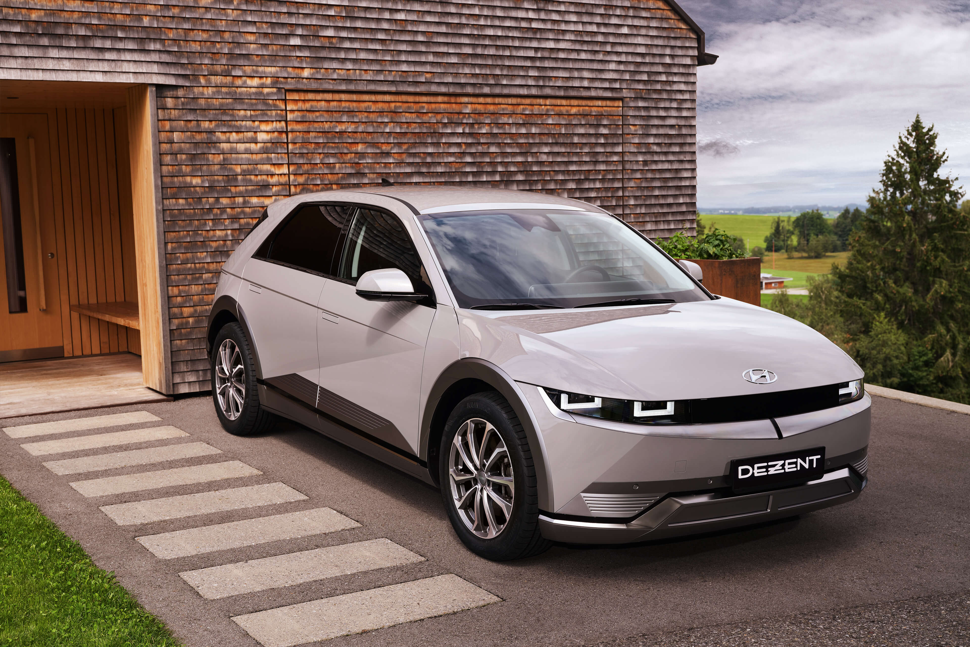 DEZENT KS dark Hyundai Ionic front