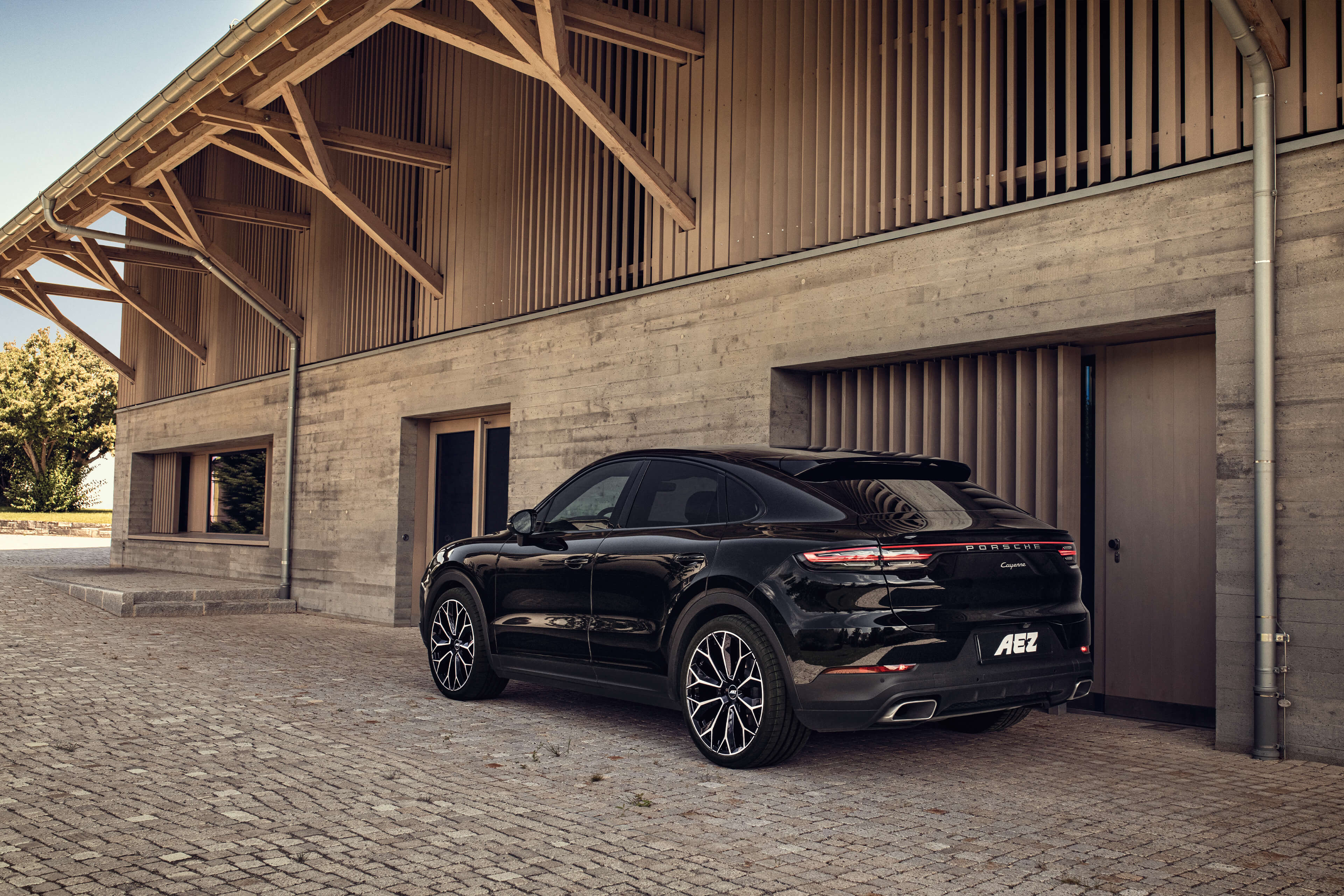 AEZ Leipzig dark Porsche Cayenne Heck