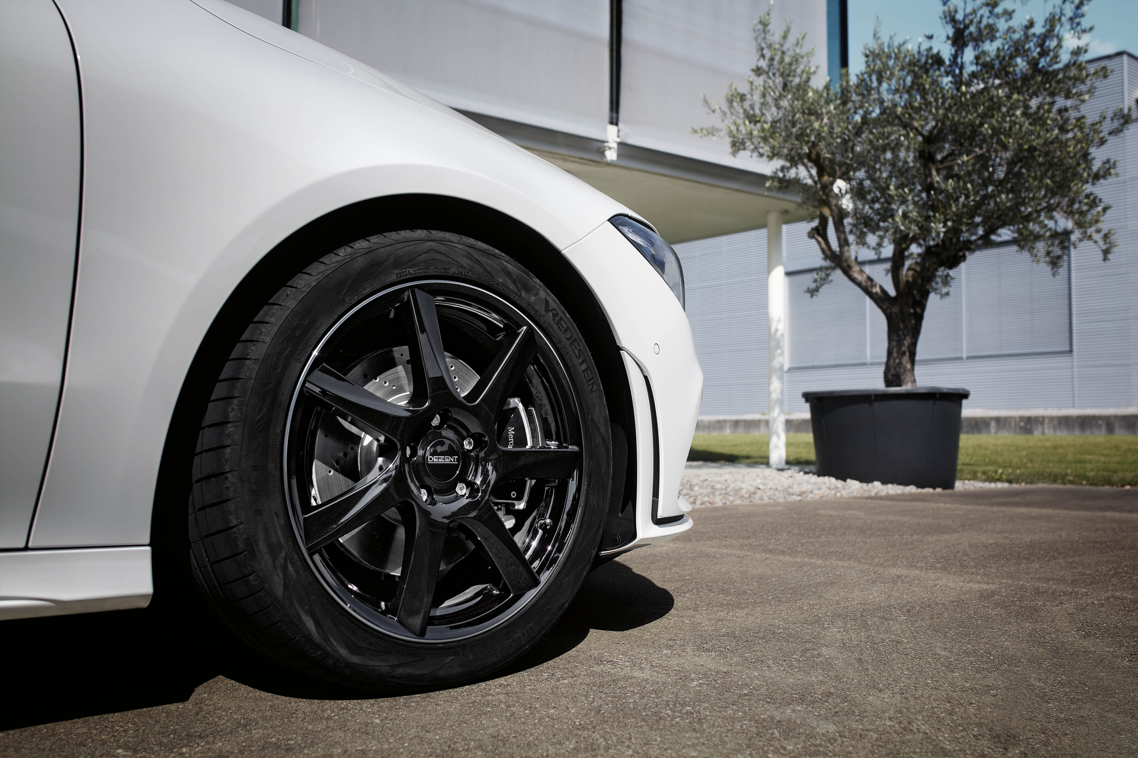 DEZENT TW dark Mercedes CLA Seite