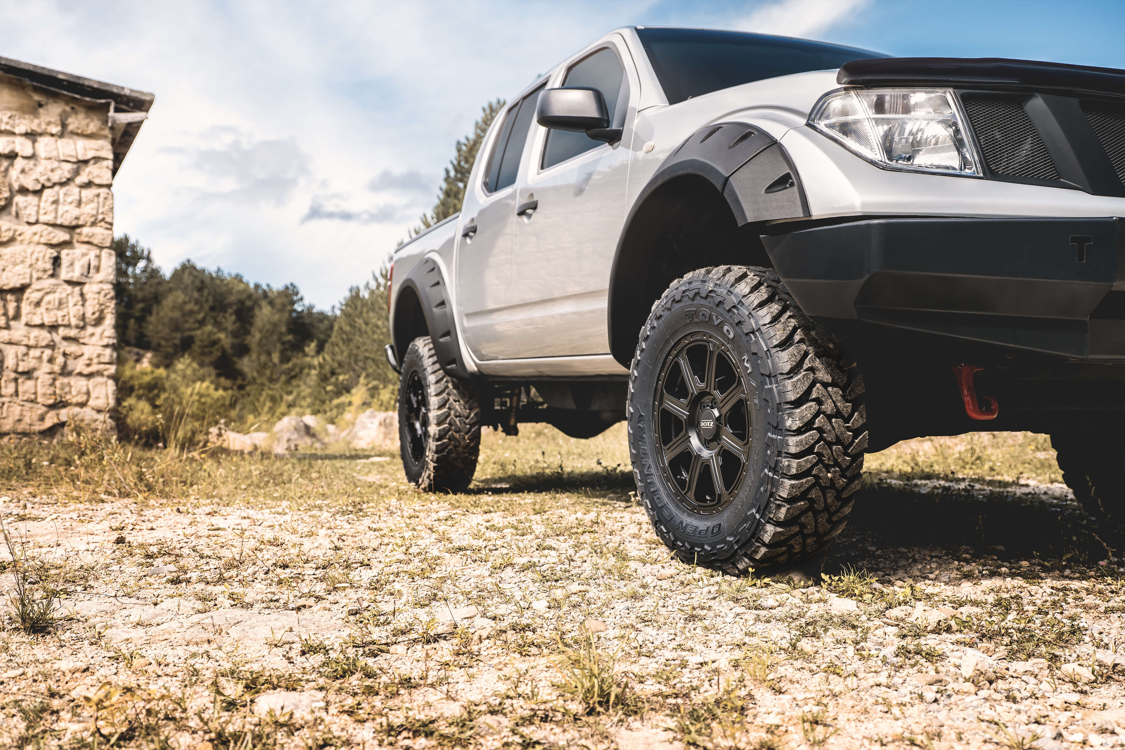 DOTZ 4x4 Kalahari black Nissan Navara frontal