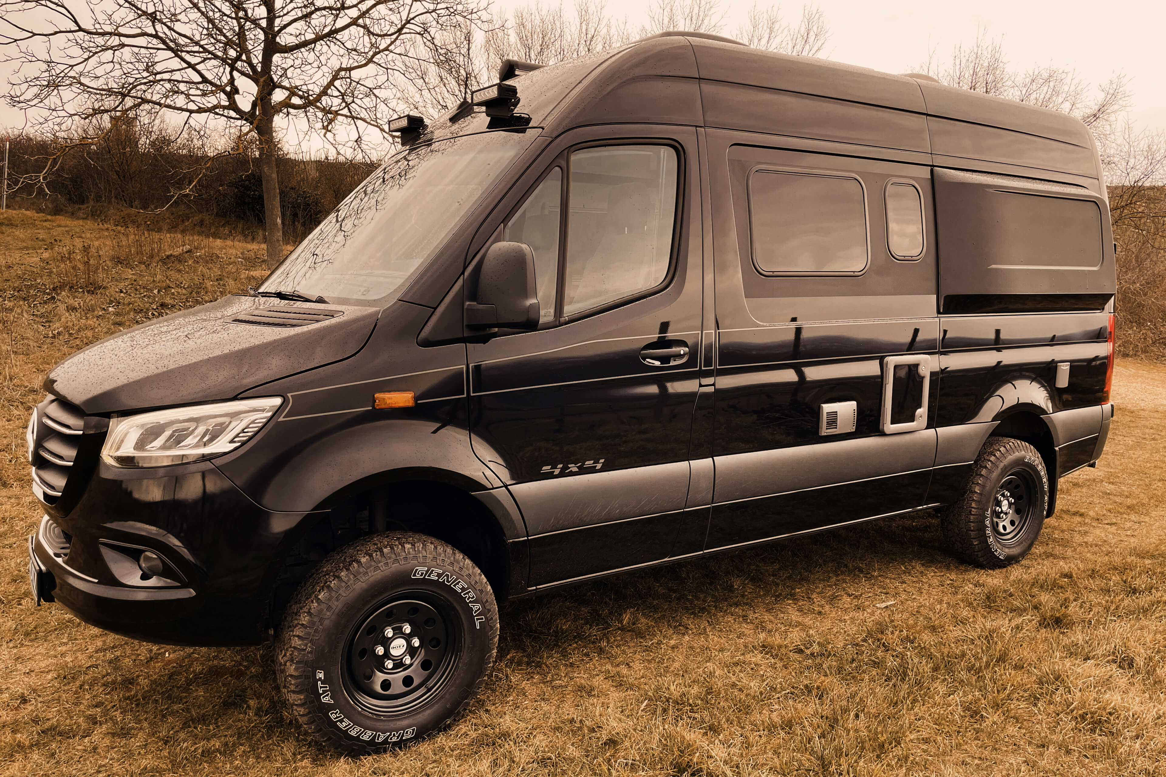 DOTZ 4x4 Modular dark Mercedes Sprinter GCS 