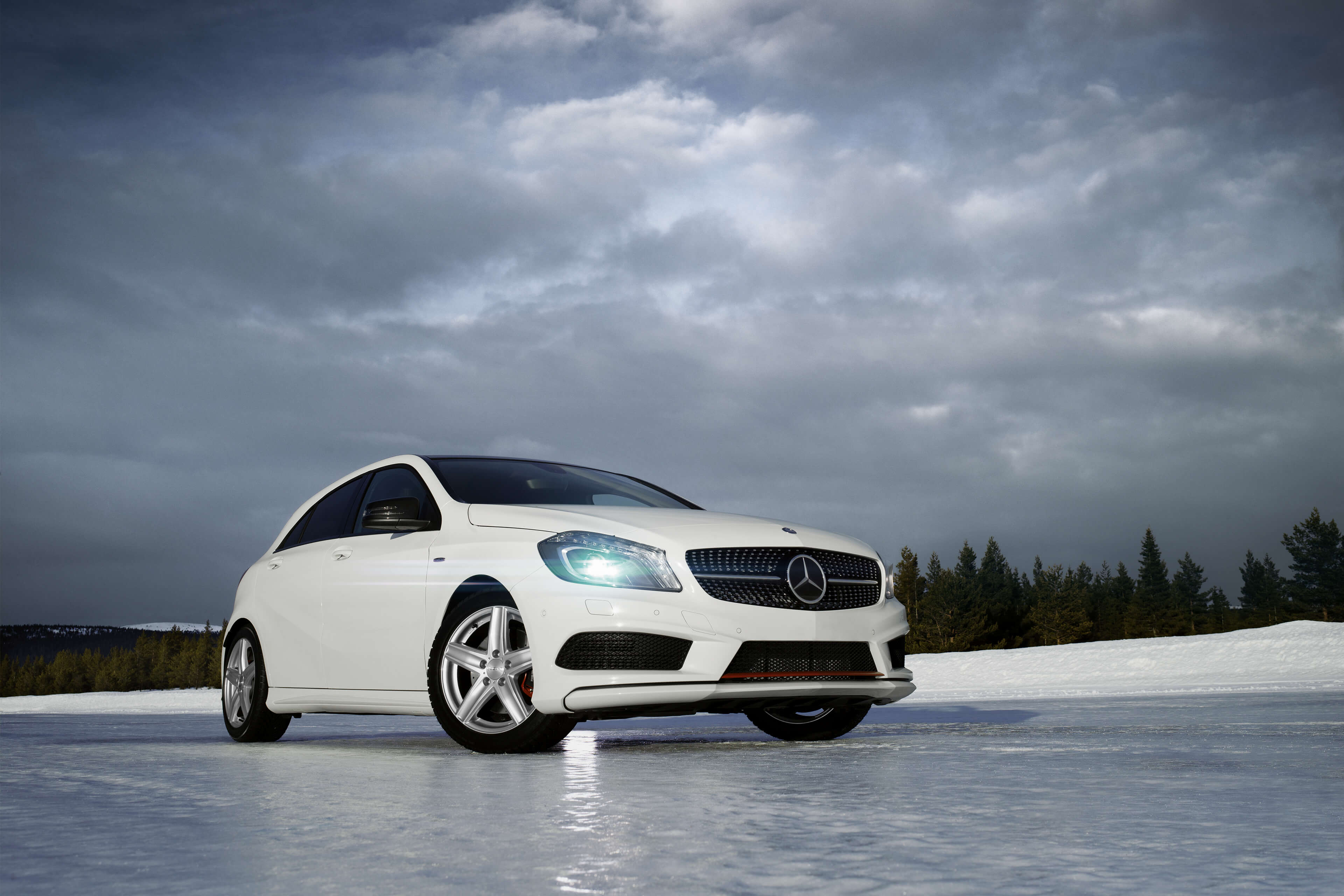 DEZENT TG Mercedes A-Class front