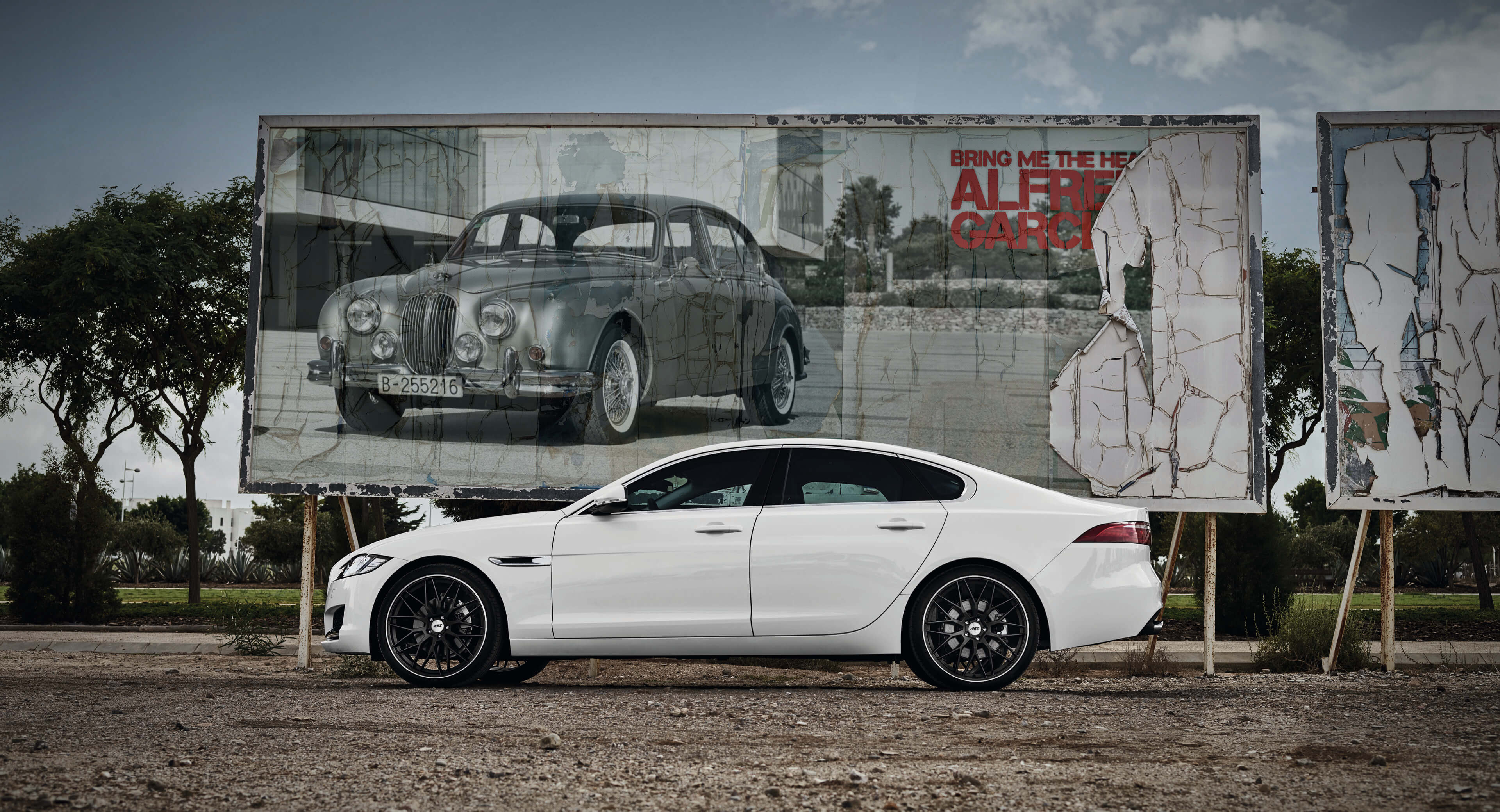 AEZ Crest dark design rim Jaguar trend paint matte white 