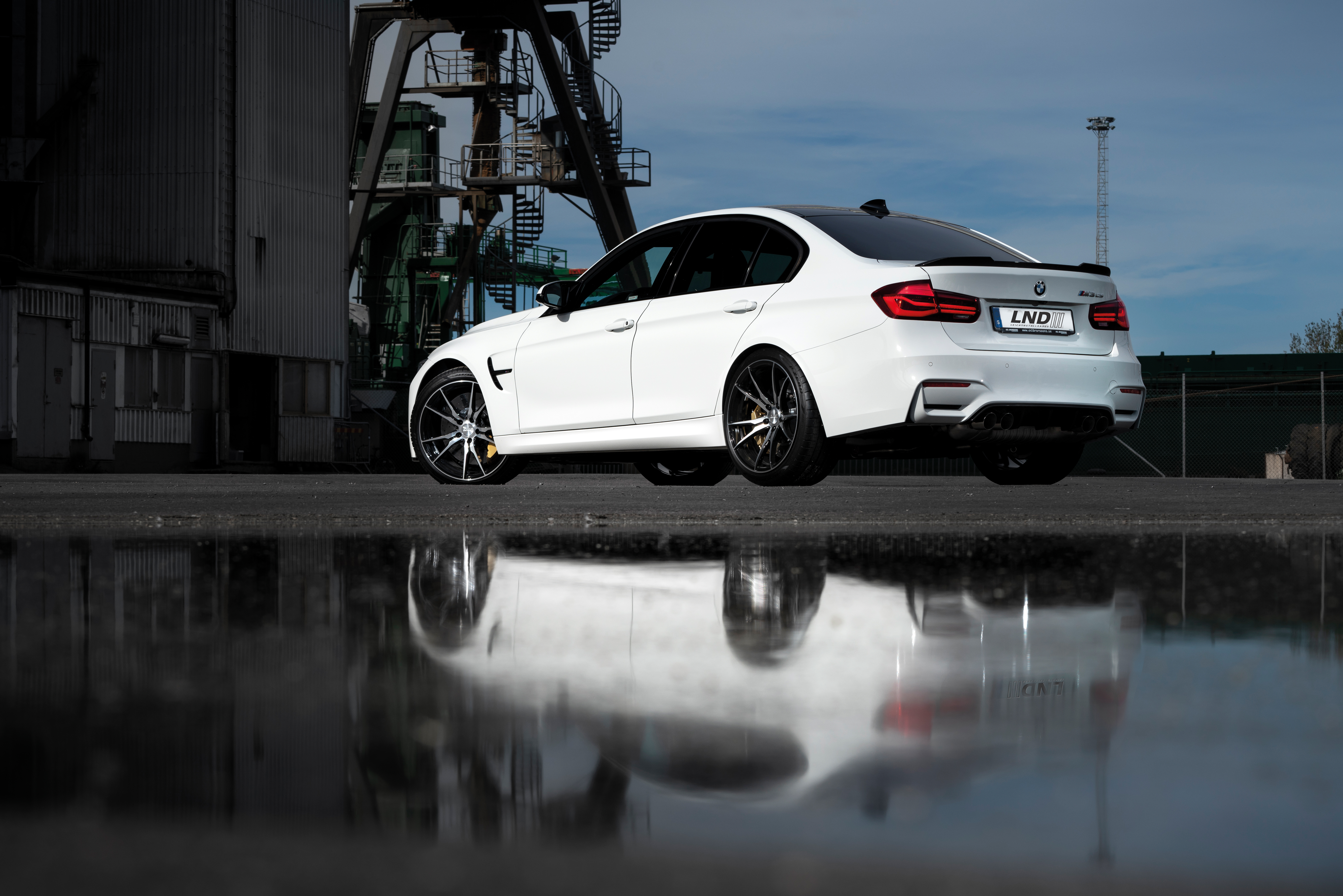 BMW M3 Med LND R10 05