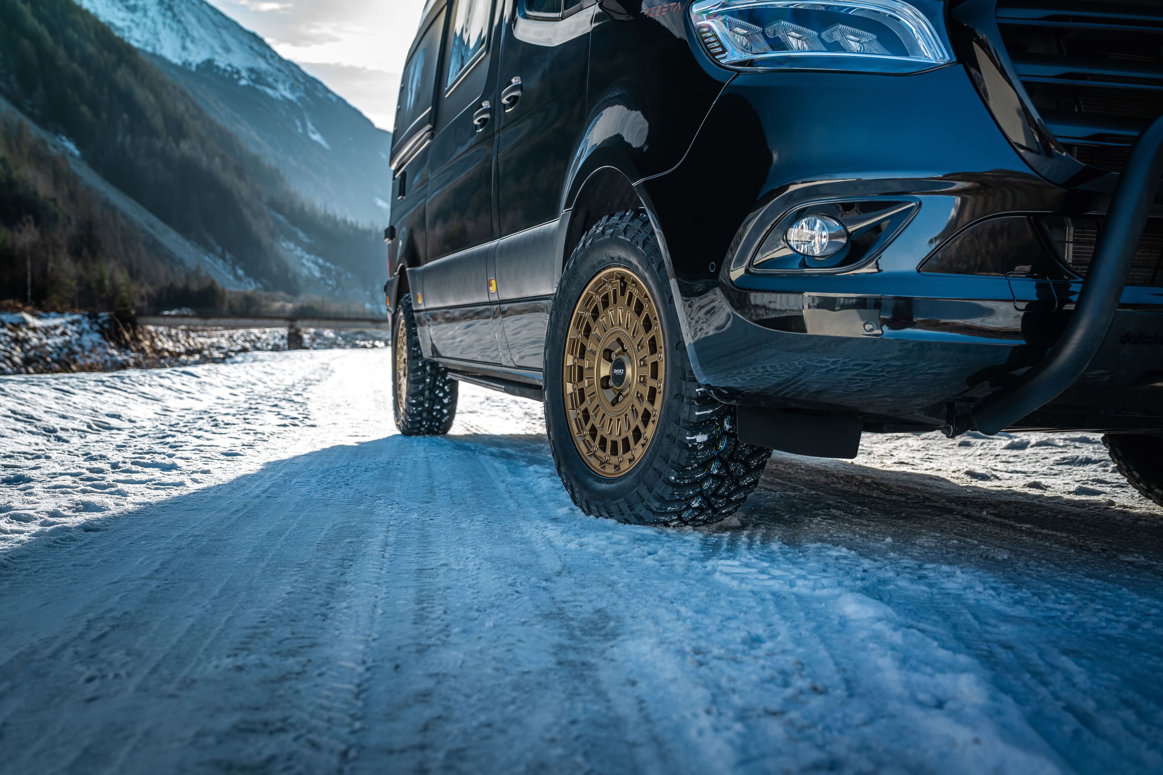 DOTZ 4x4 Talara bronze Mercedes Sprinter detail