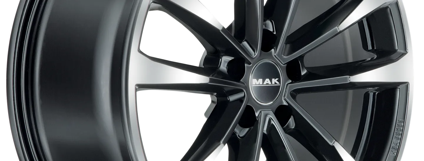 MAK Main Black Mirror 3 4