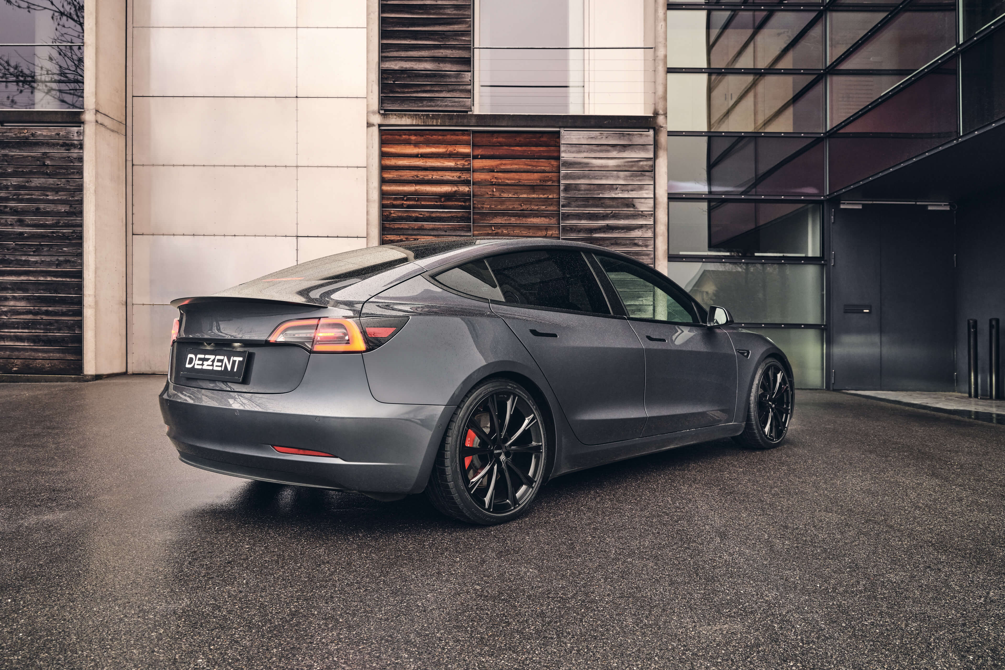 DEZENT AR black Tesla Model 3 Heck
