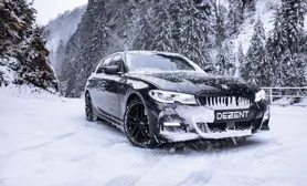 BMW 3-serie touring med DEZENT TR black, svarta  fälgar för vinterbruk från OCL Brorssons fälgspecialisten