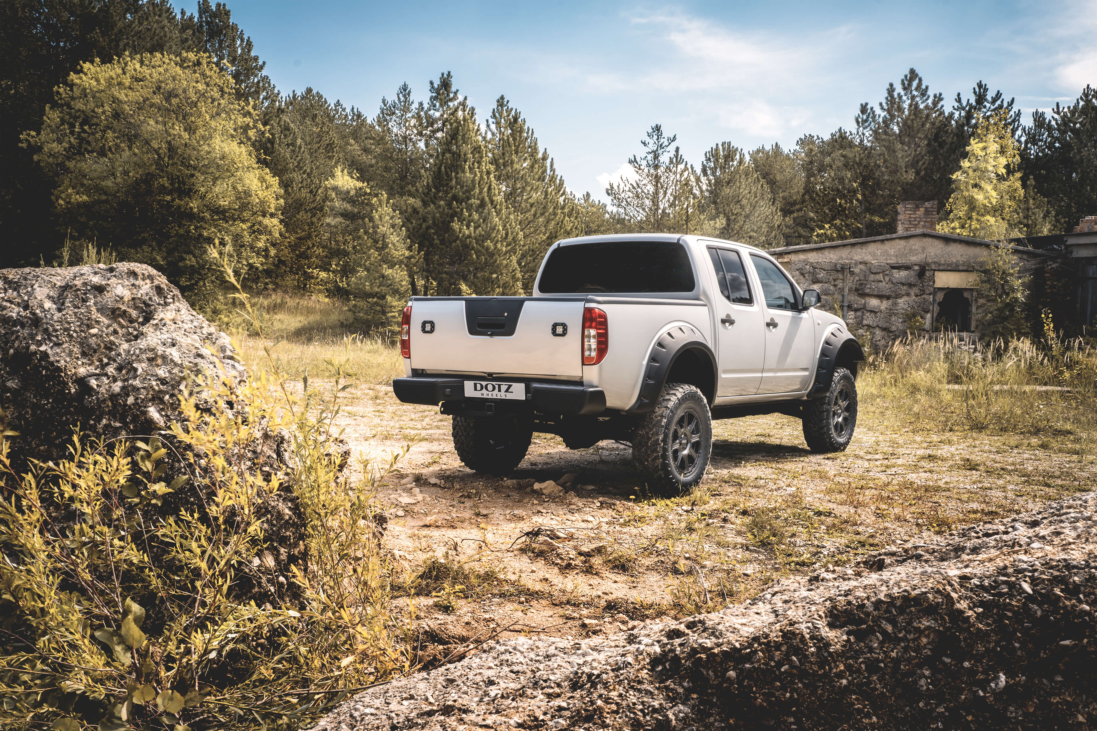 DOTZ 4x4 Kalahari black Nissan Navara Heck