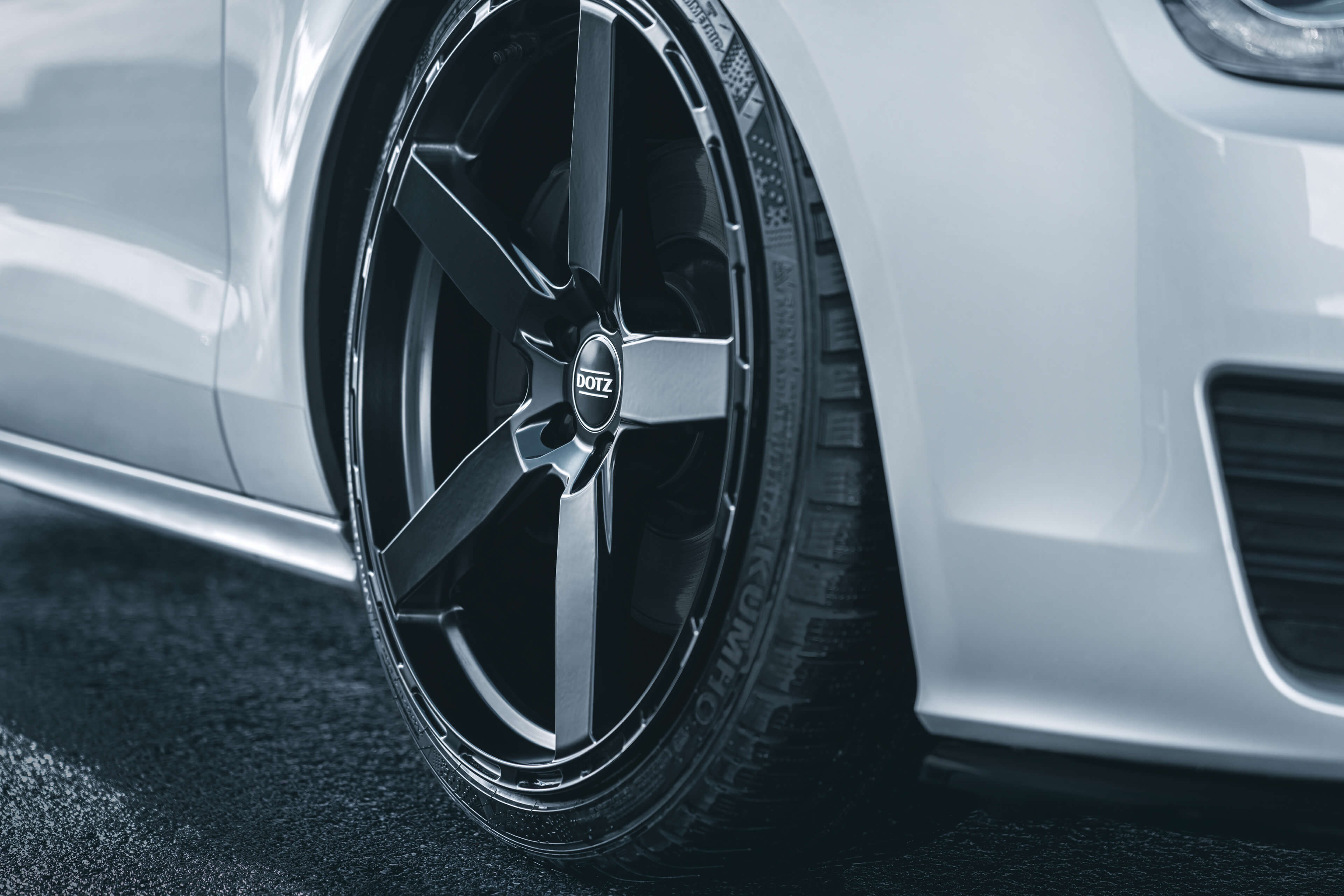 DOTZ MarinaBay black Audi A5 Detail