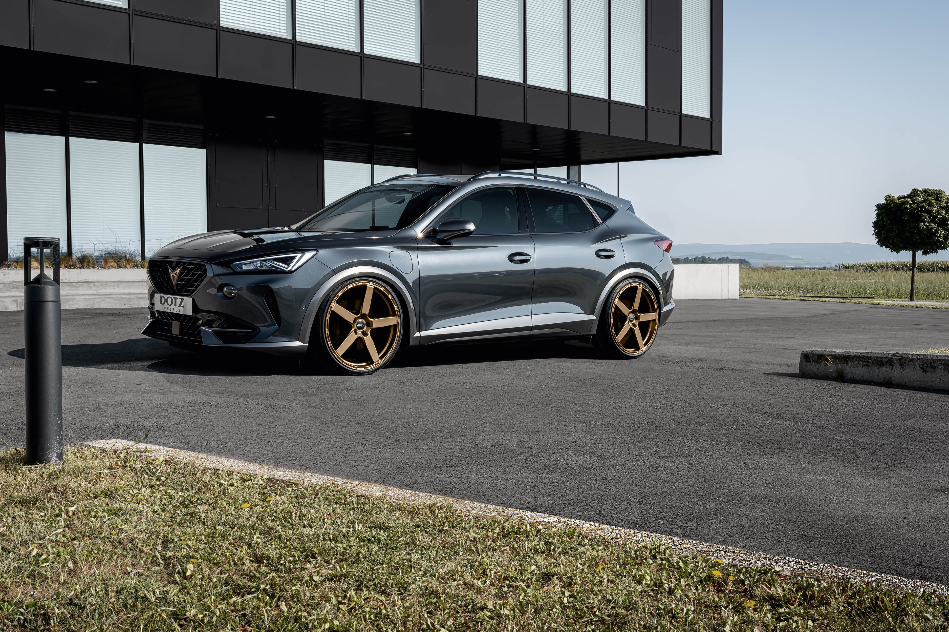 DOTZ MarinaBay bronze Cupra Formentor side