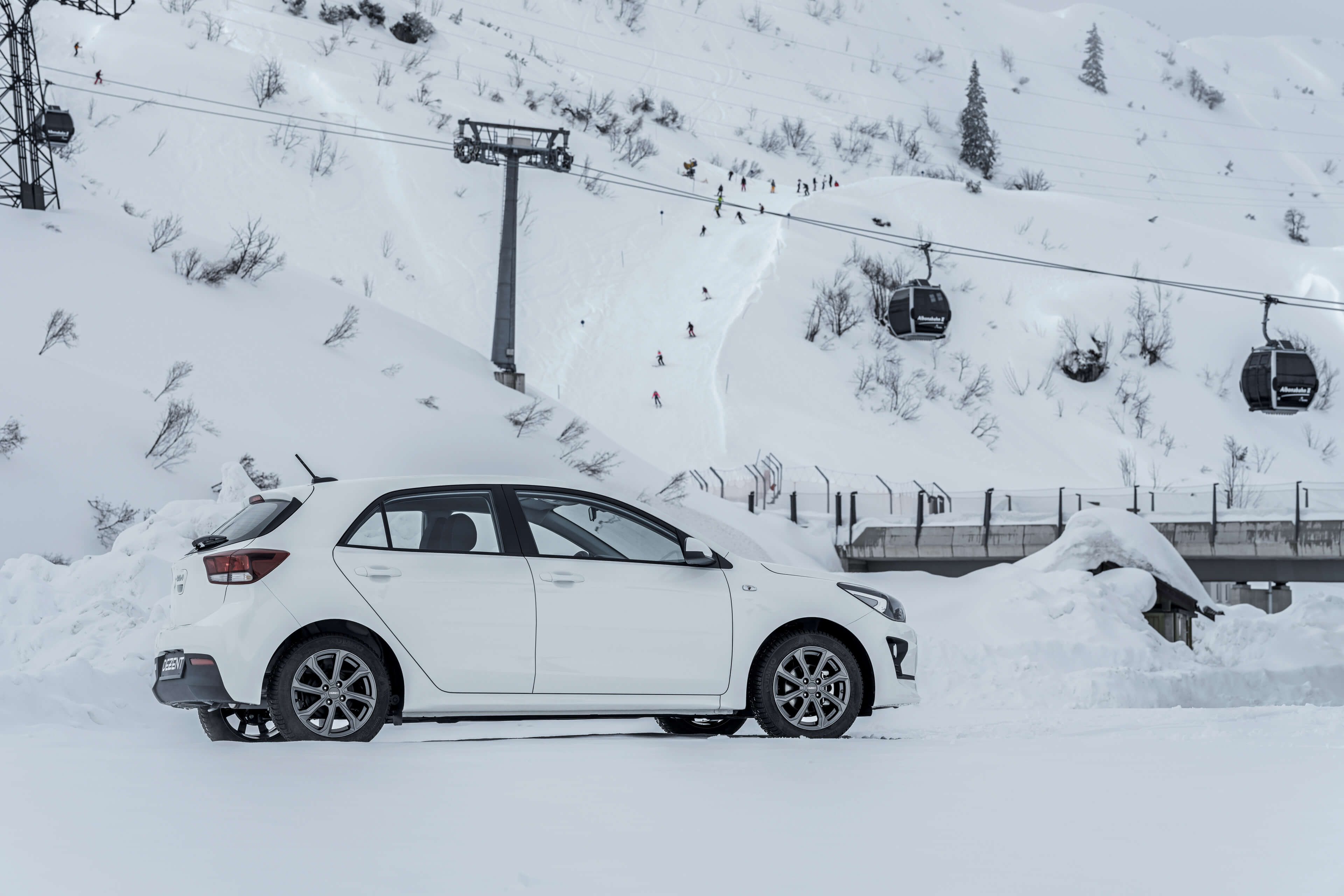 DEZENT KT graphite KIA Rio Seite