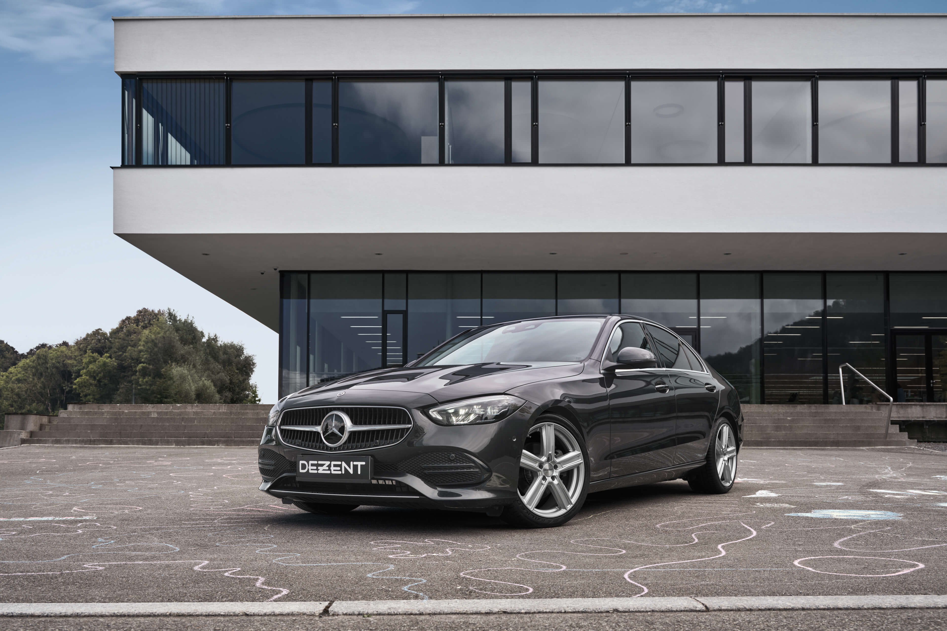 DEZENT KG silver Mercedes C-Klasse front