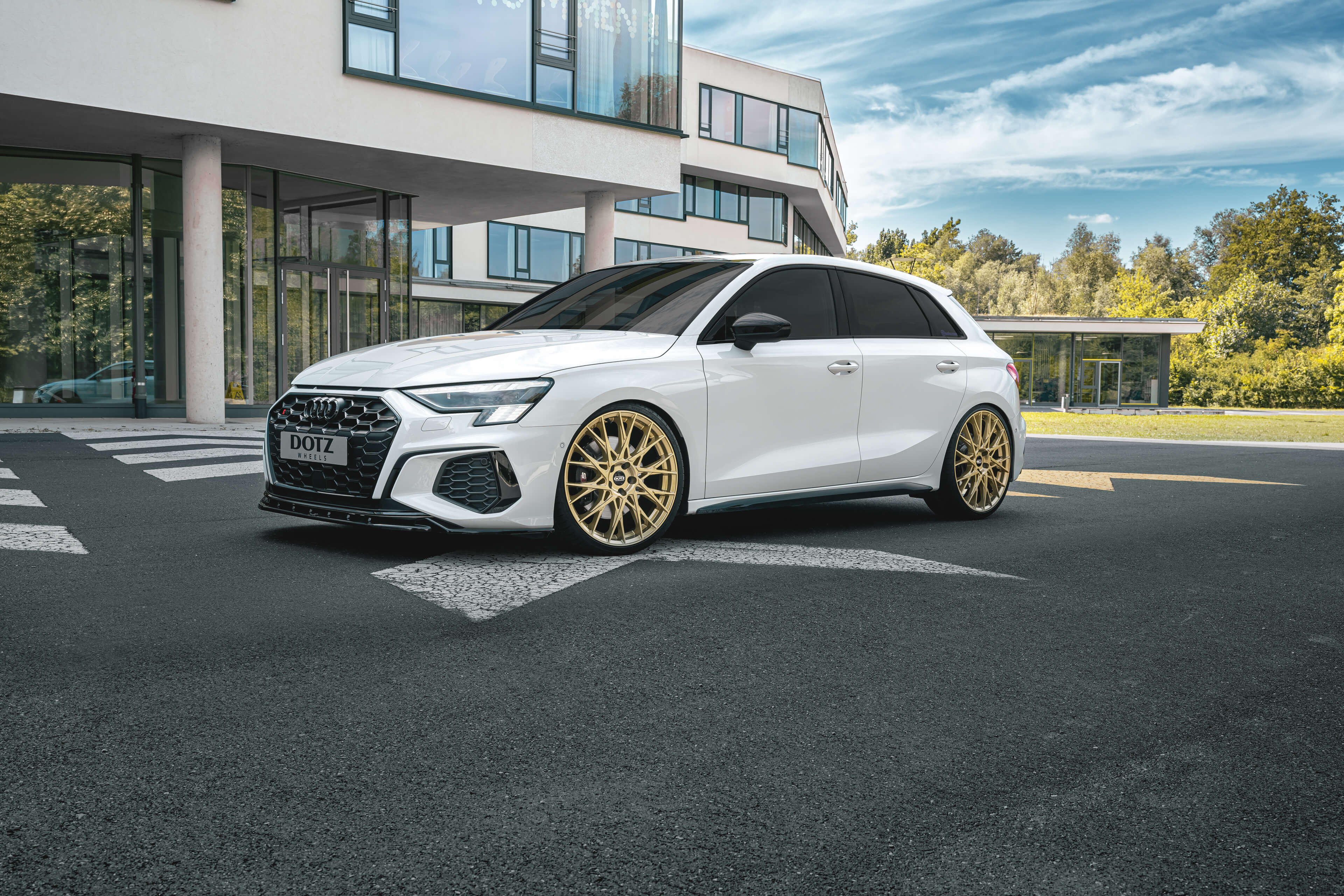 DOTZ Fuji gold Audi S3 frontal