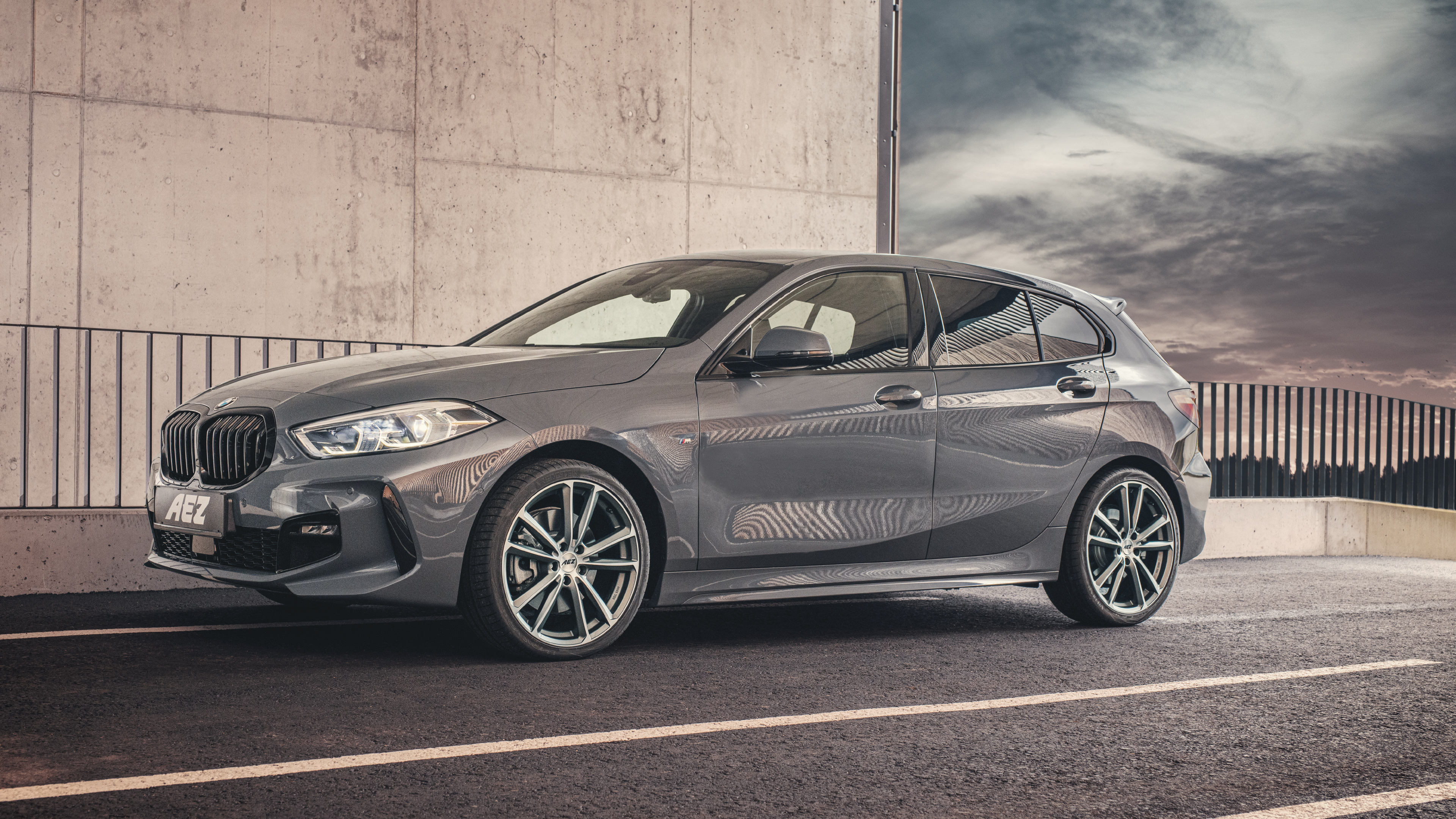 BMW 1-serie med AEZ Tioga titan fälgar från OCL Brorssons