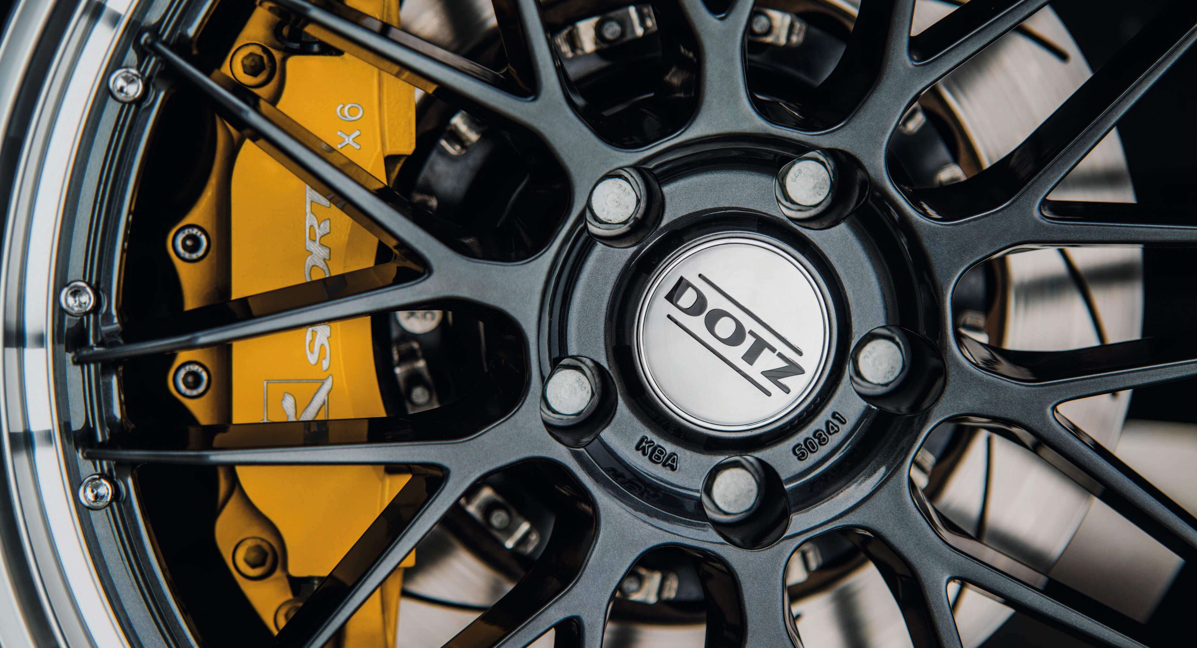 DOTZ Revvo dark detail