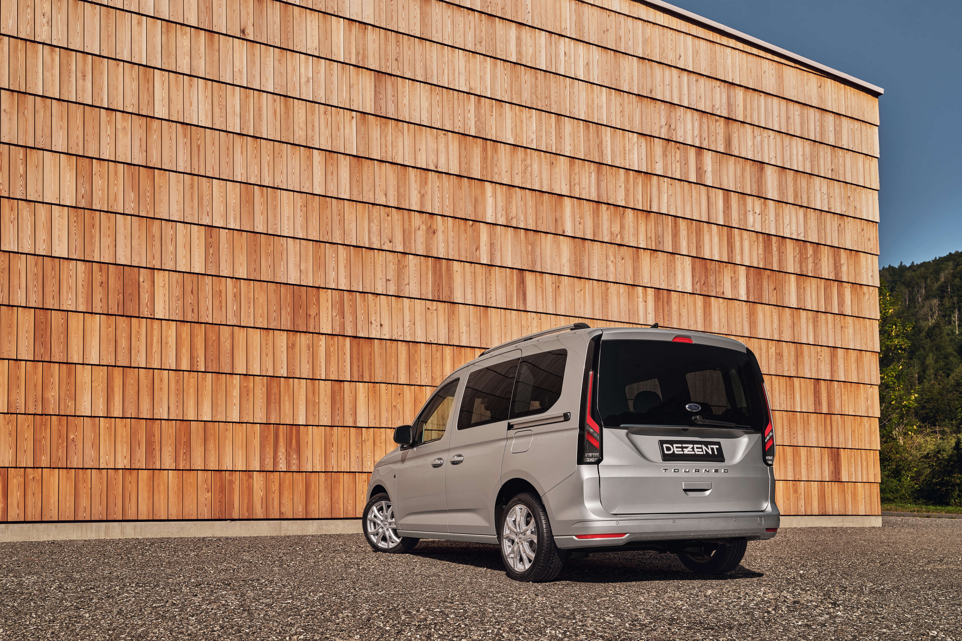 DEZENT TV silver Ford Tourneo Heck