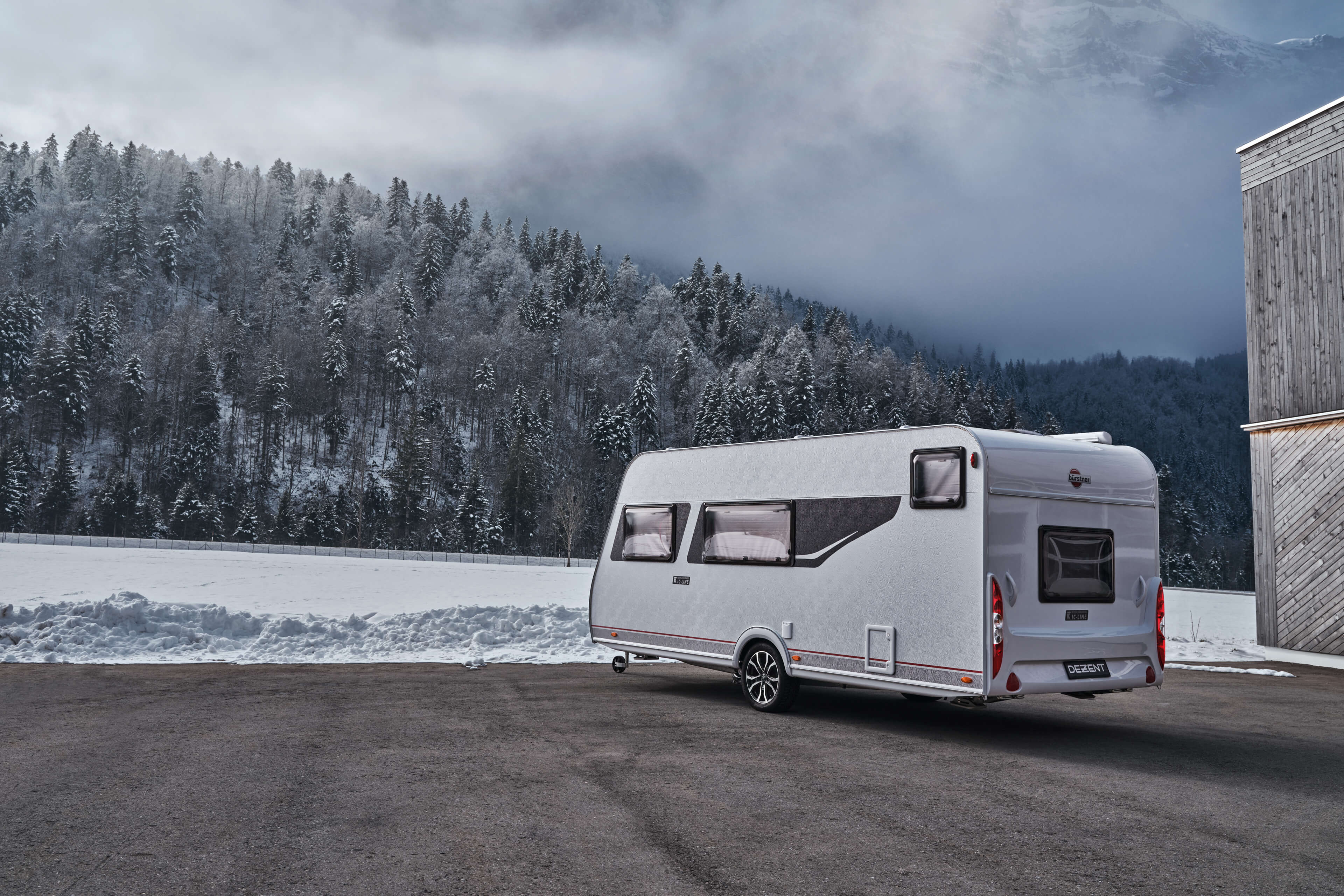 DEZENT TV-Trailer dark Caravan Heck