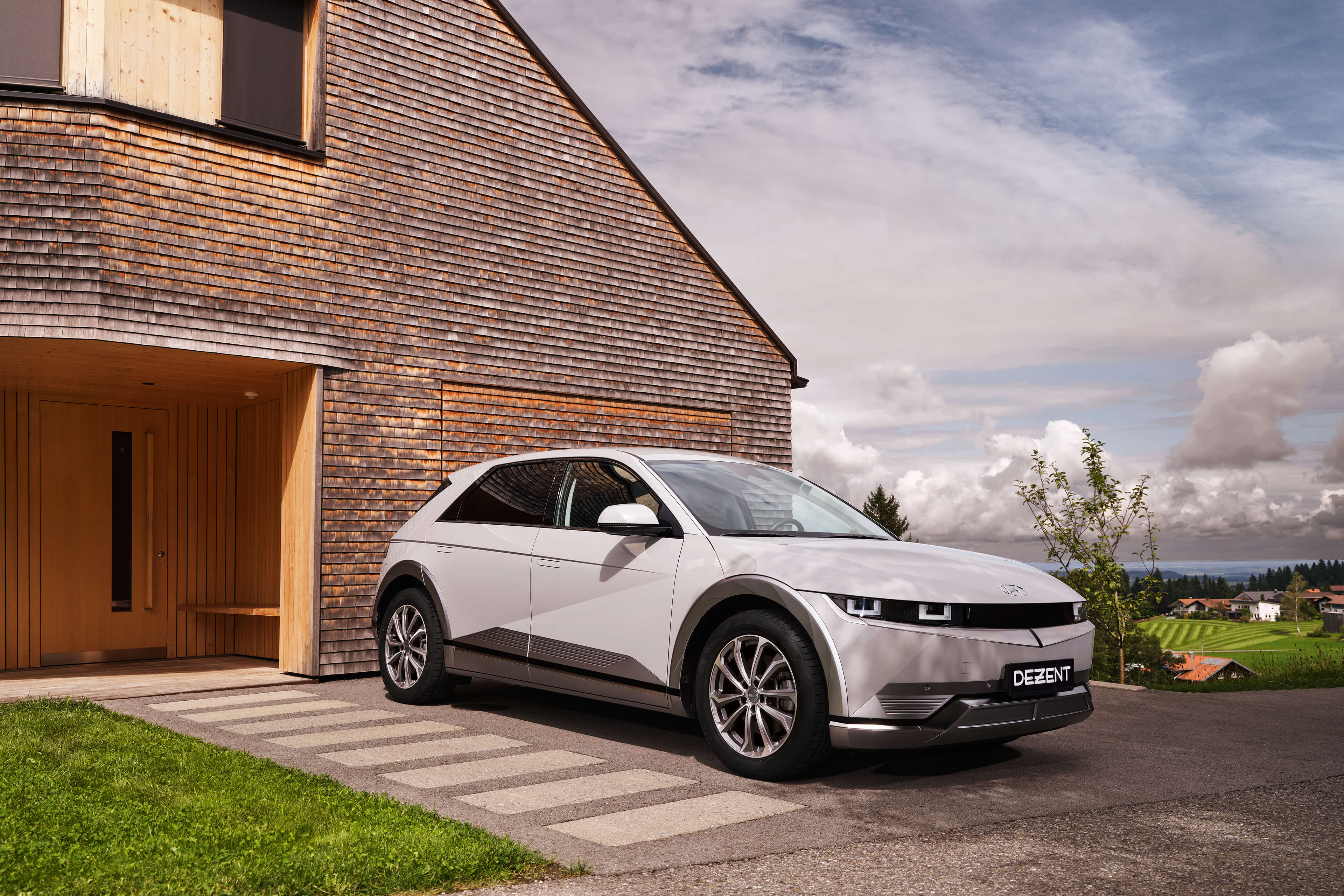 DEZENT KS dark Hyundai Ionic front