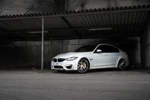 BMW M3 Med LND R10 06