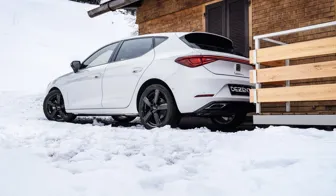 DEZENT TU Black auf Seat Leon