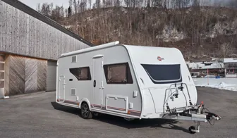 DEZENT TV-Trailer black Caravan front