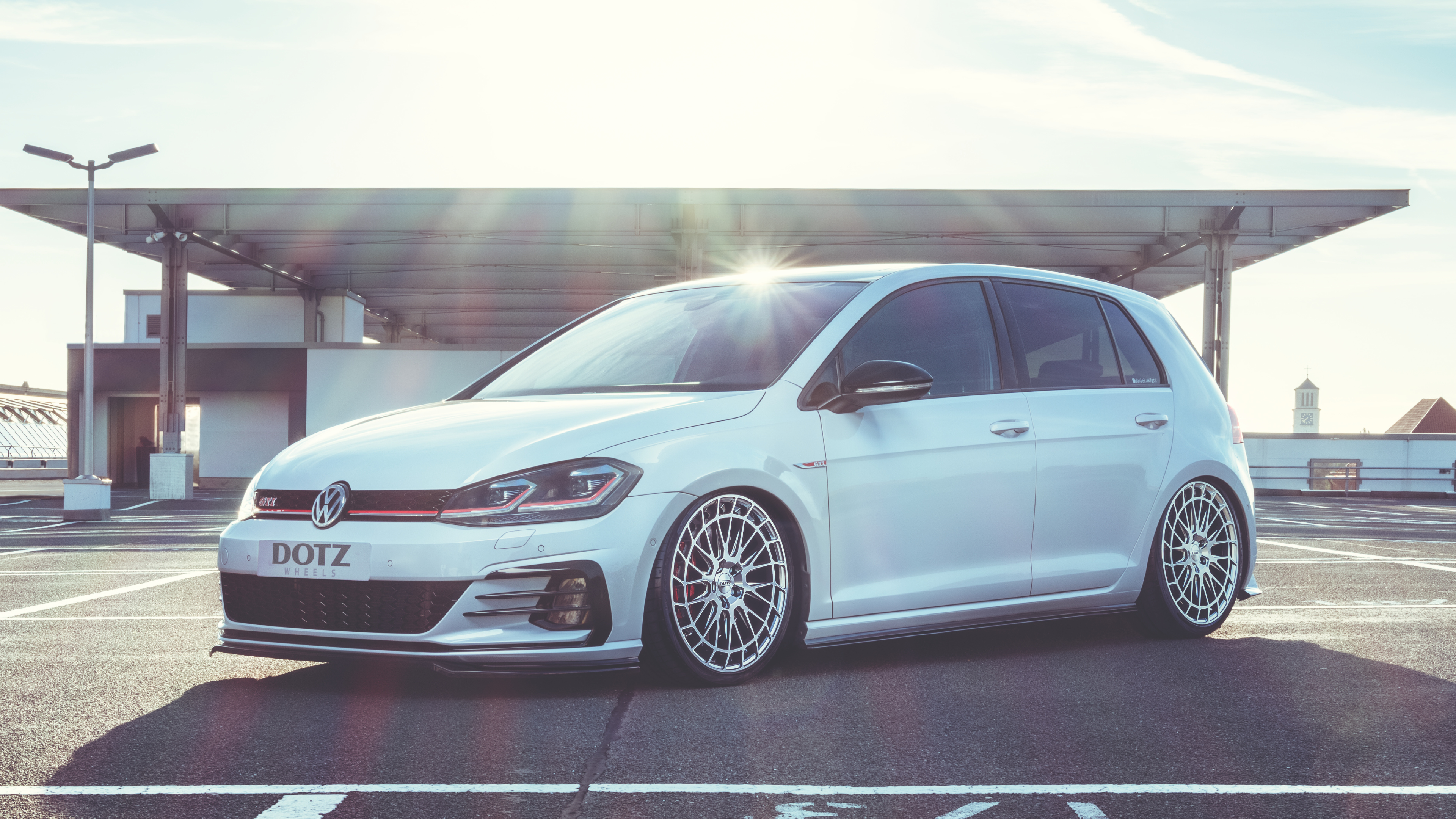 Volkswagen Golf MK7 med DOTZ Sepang blaze fälgar från OCL Brorssons