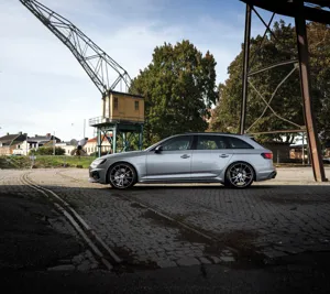 Audi RS4 Med LND R10 02 EDIT