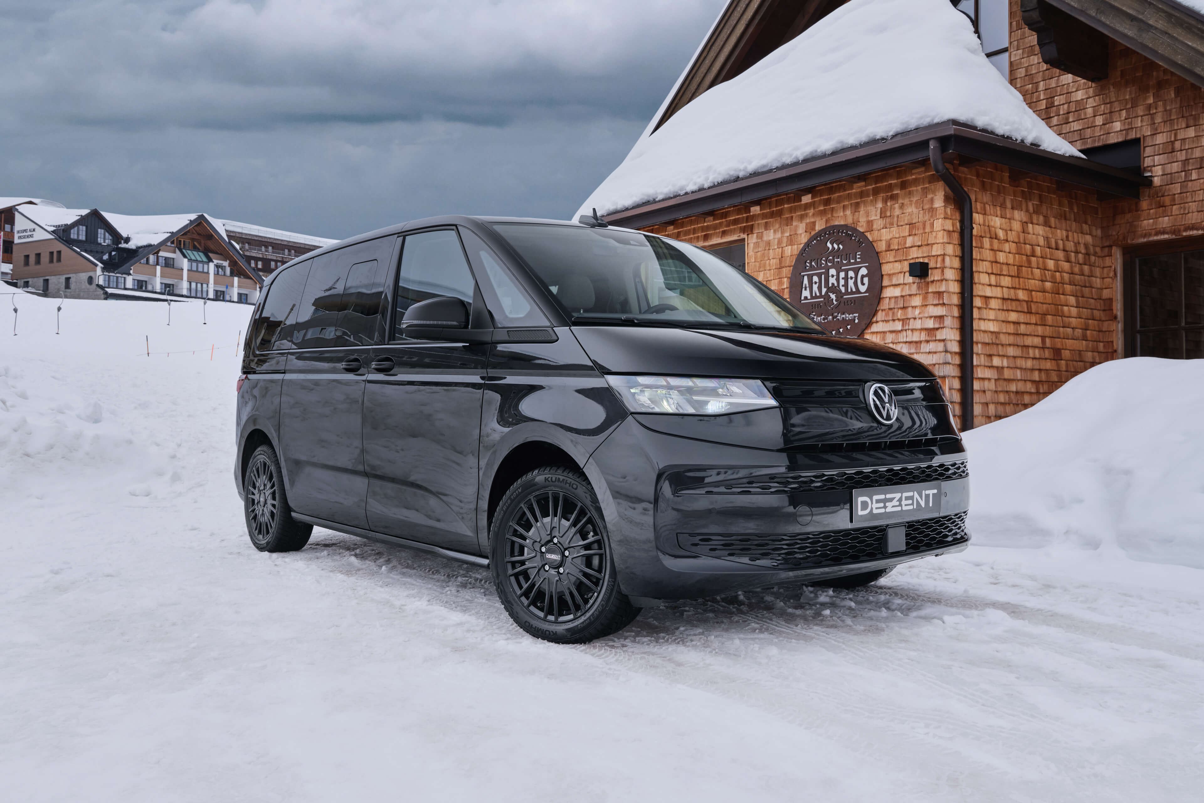 DEZENT KE black VW T7 Front