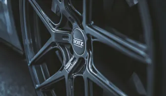 DOTZ LagunaSeca grey Audi A8 close up