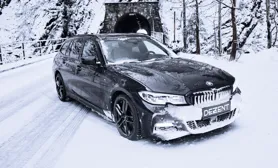 BMW 3-serie touring med DEZENT TR black alufälgar, nya svart vinterfälgar OCL Brorssons fälgspecialisten