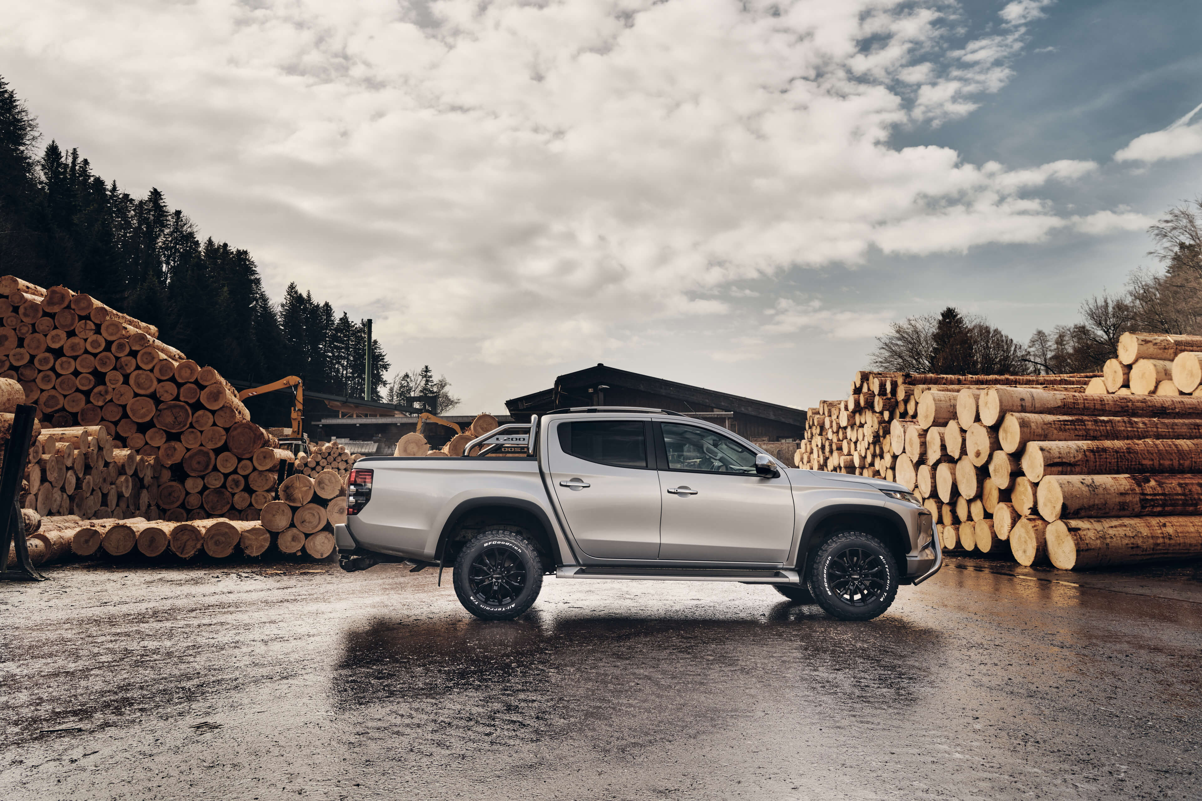 DEZENT KC black Mitsubishi L200 Seite