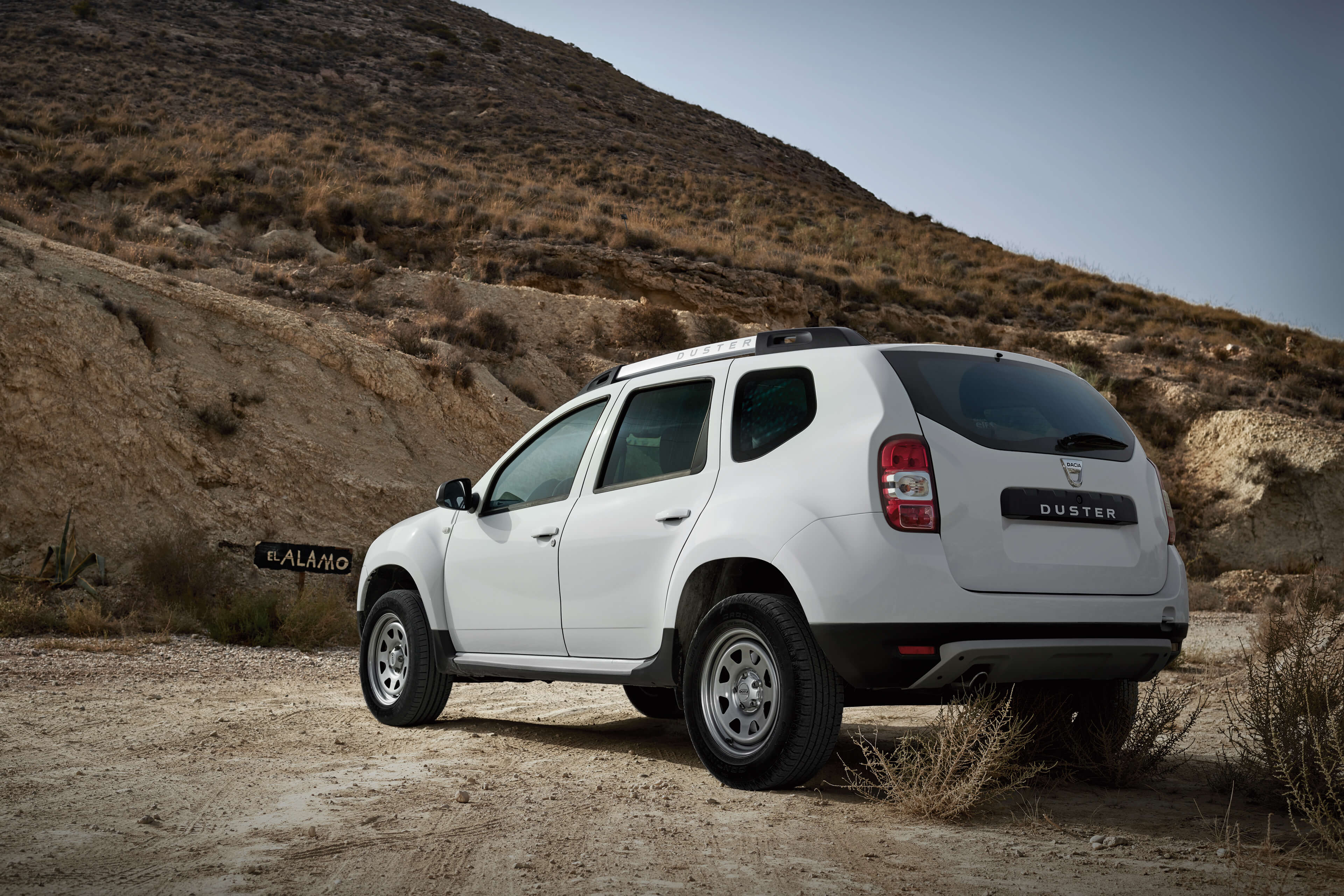 DOTZ 4x4 Dakar Dacia Duster Heck