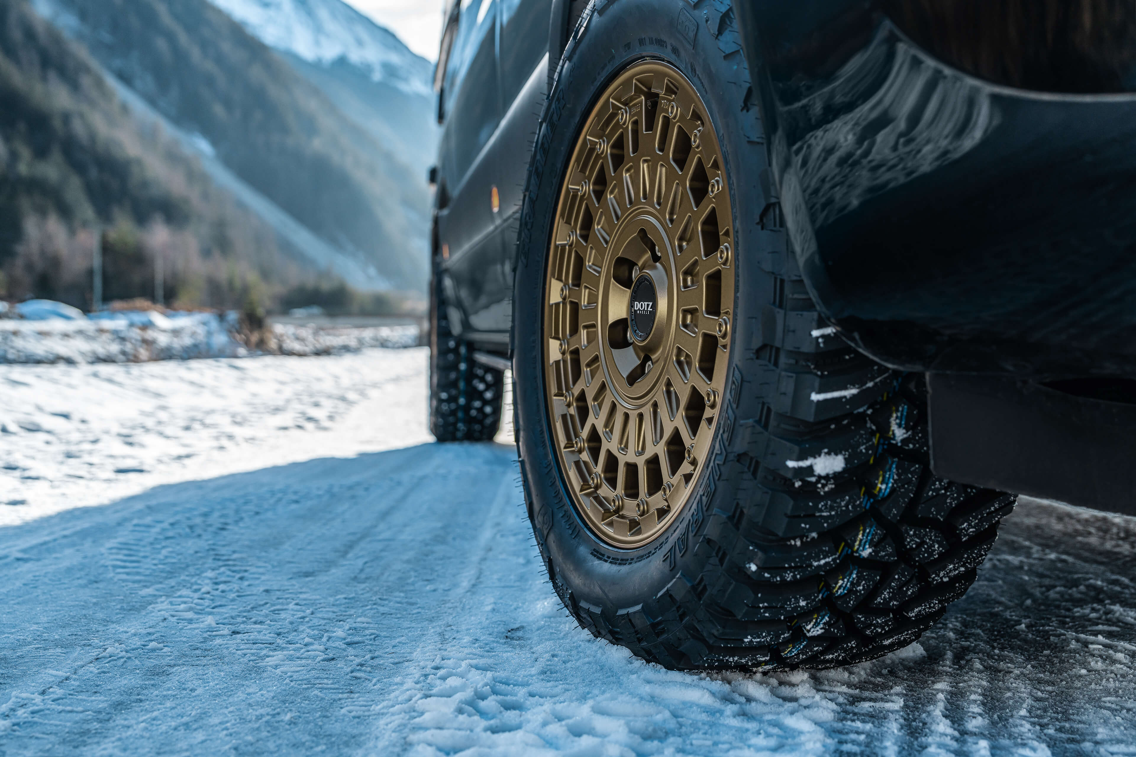 DOTZ 4x4 Talara bronze Mercedes Sprinter detail