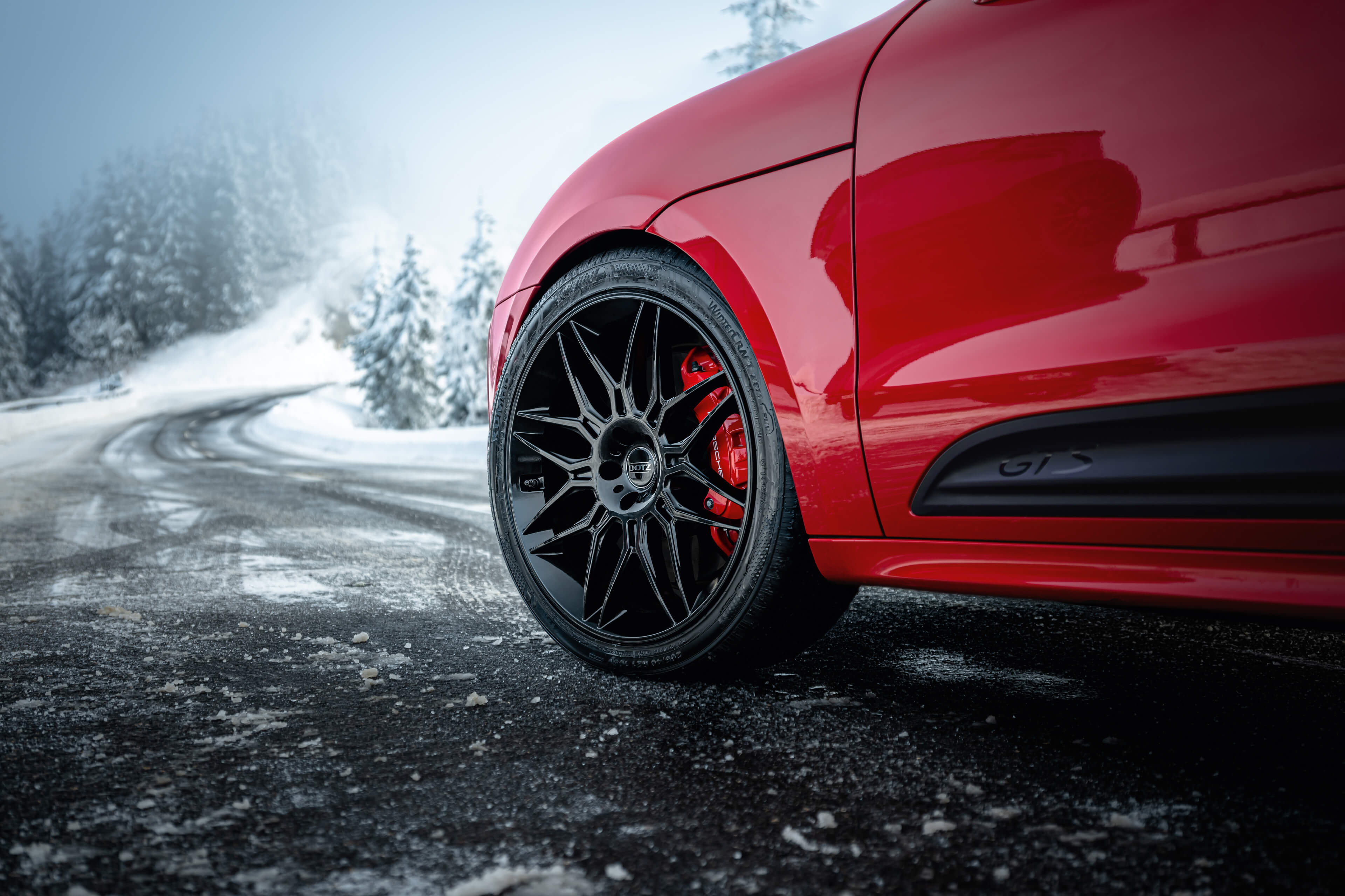 DOTZ LongBeach black Porsche Macan rear