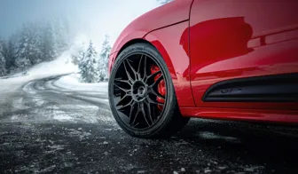 DOTZ LongBeach black Porsche Macan Heck
