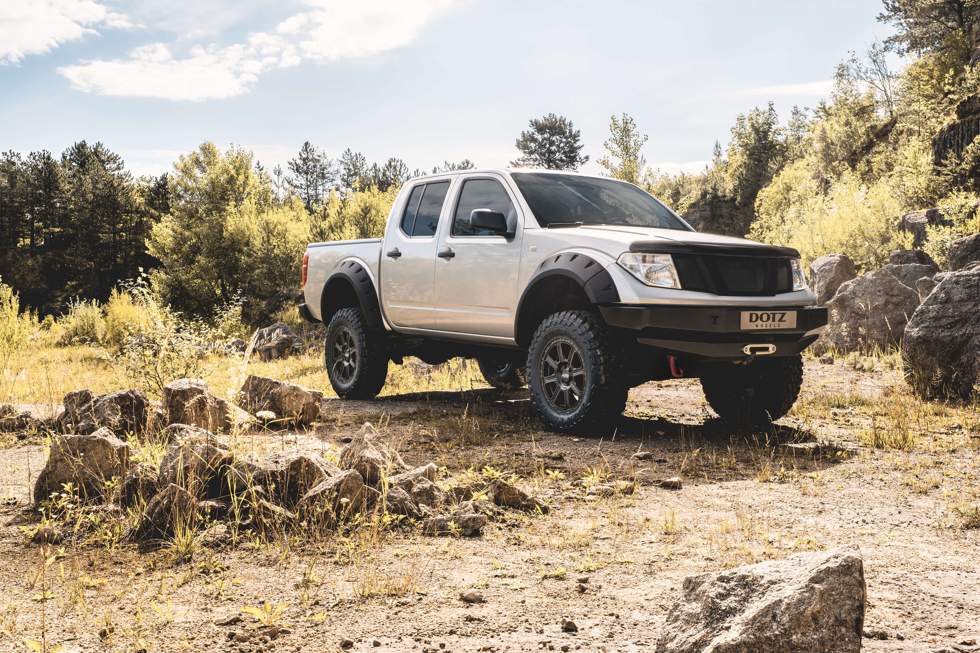 DOTZ 4x4 Kalahari black Nissan Navara frontal