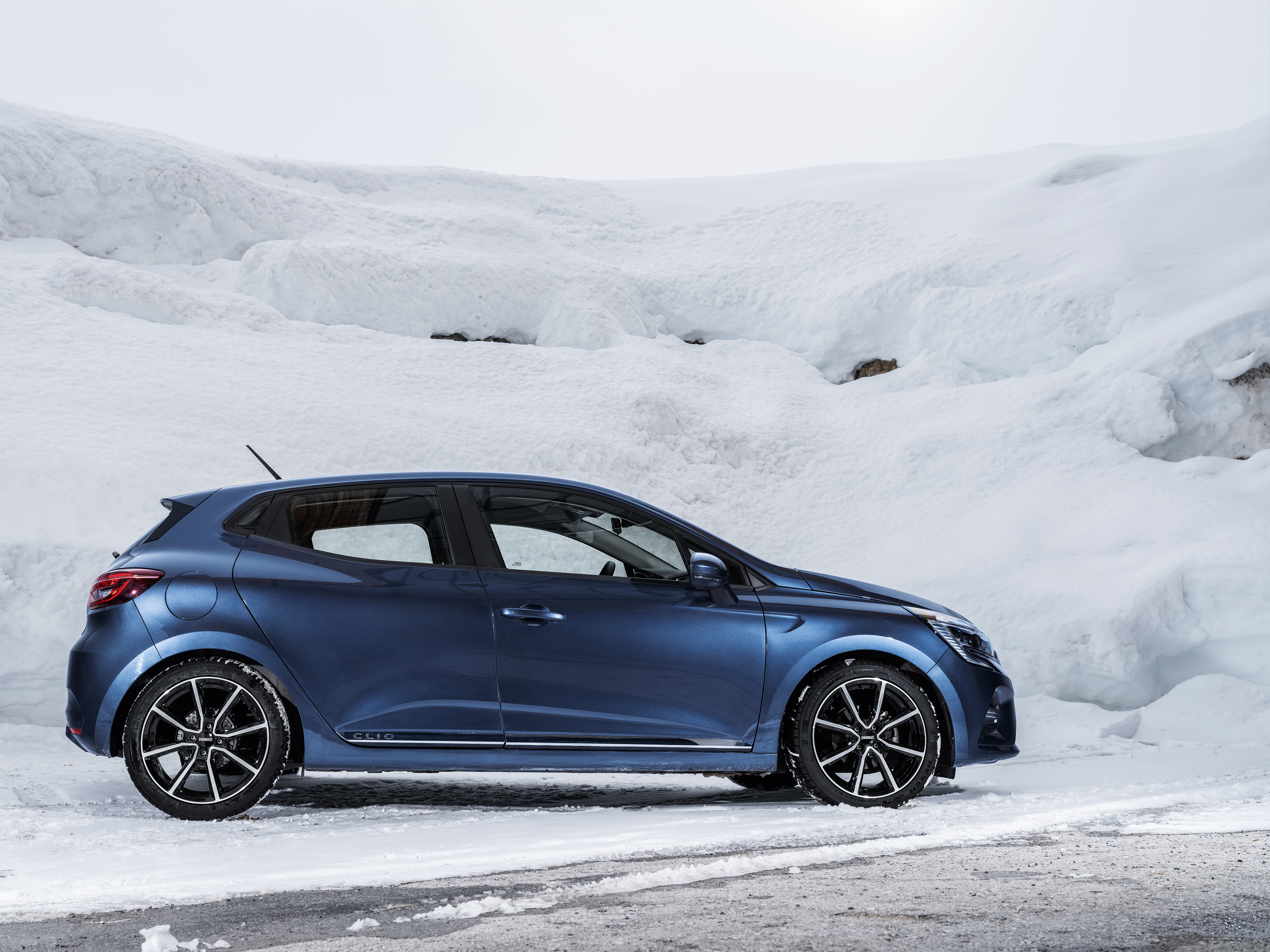 DEZENT TN Dark Renault Clio Winterpic03