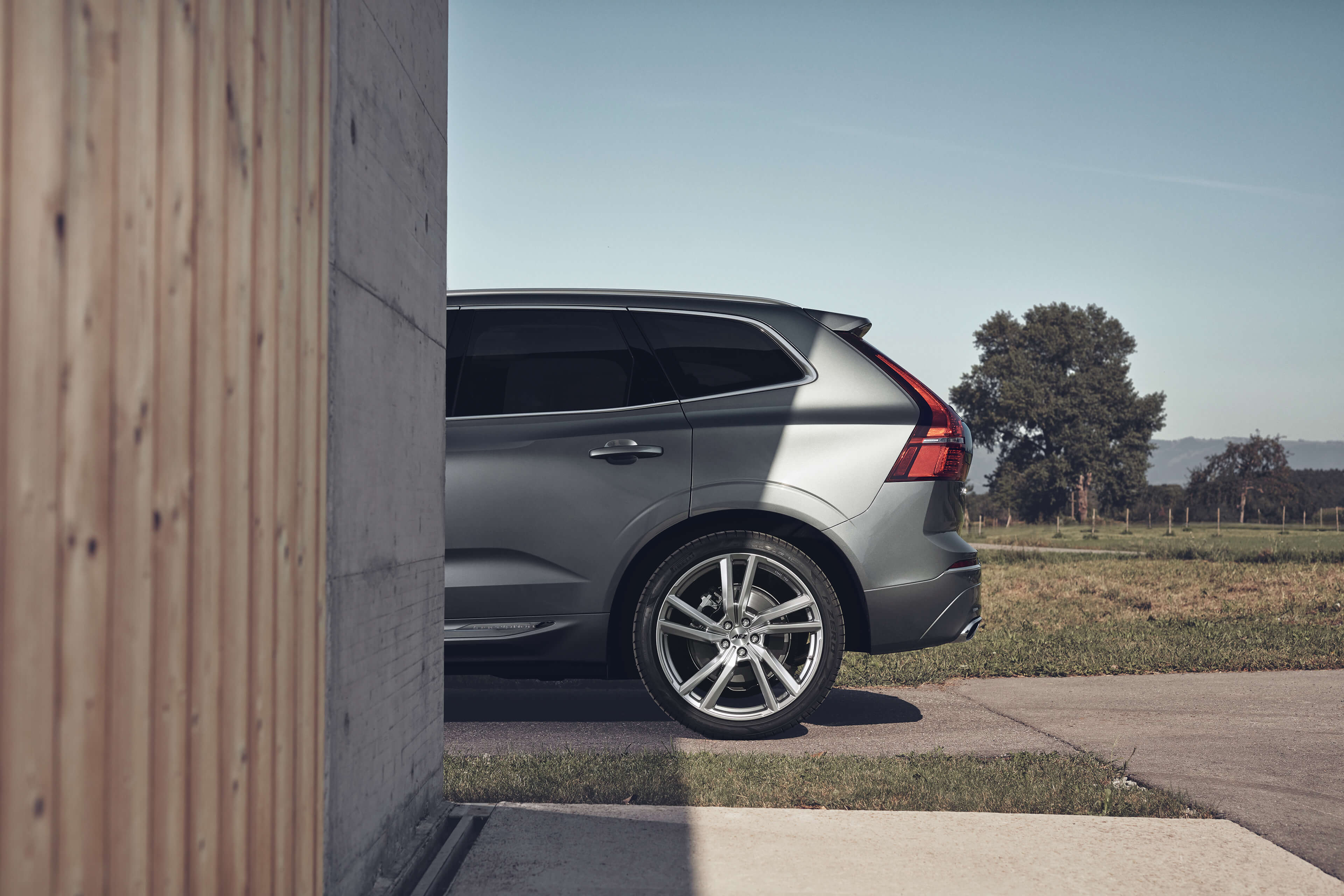 AEZ North High Gloss on Volvo XC60