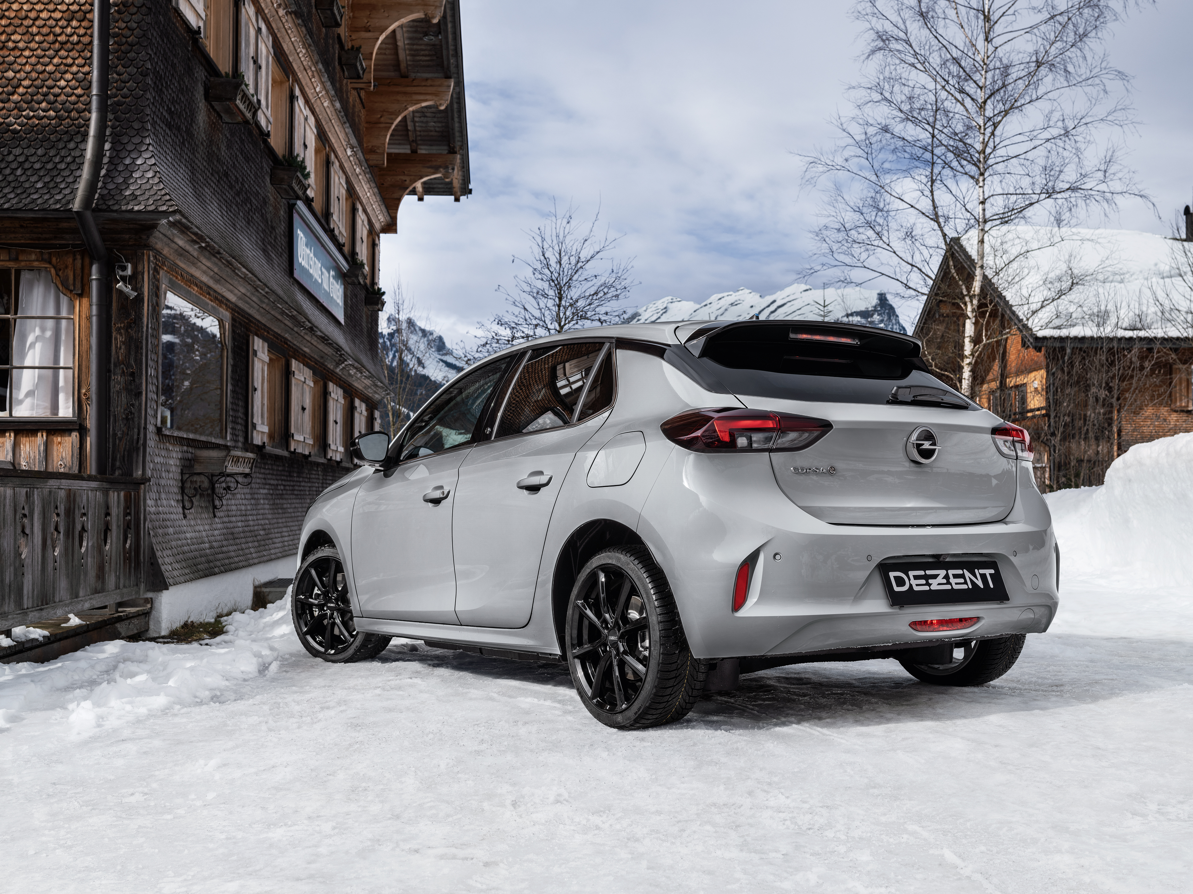 DEZENT TN Black auf Opel Corsa