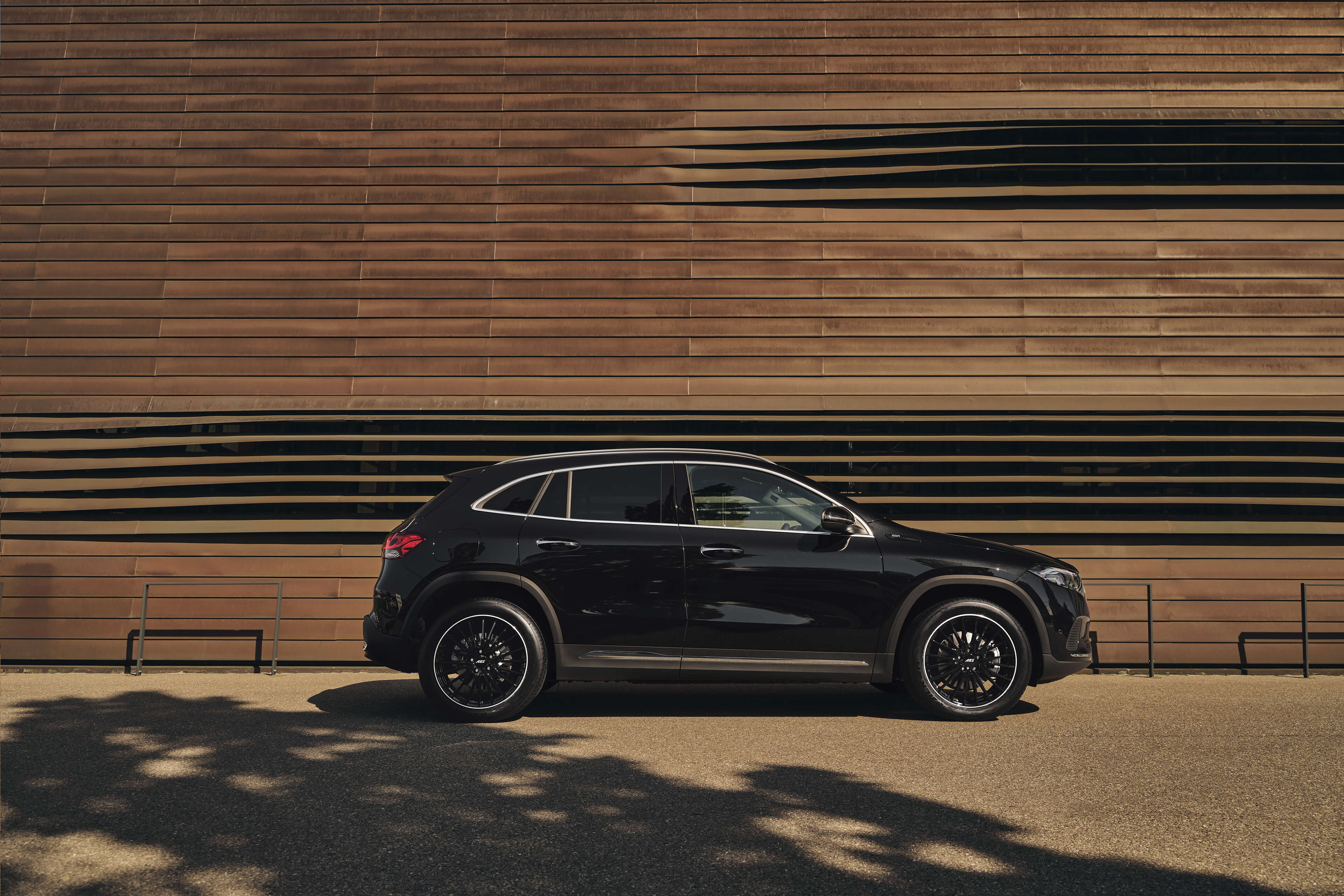 AEZ Berlin black Mercedes EQA side