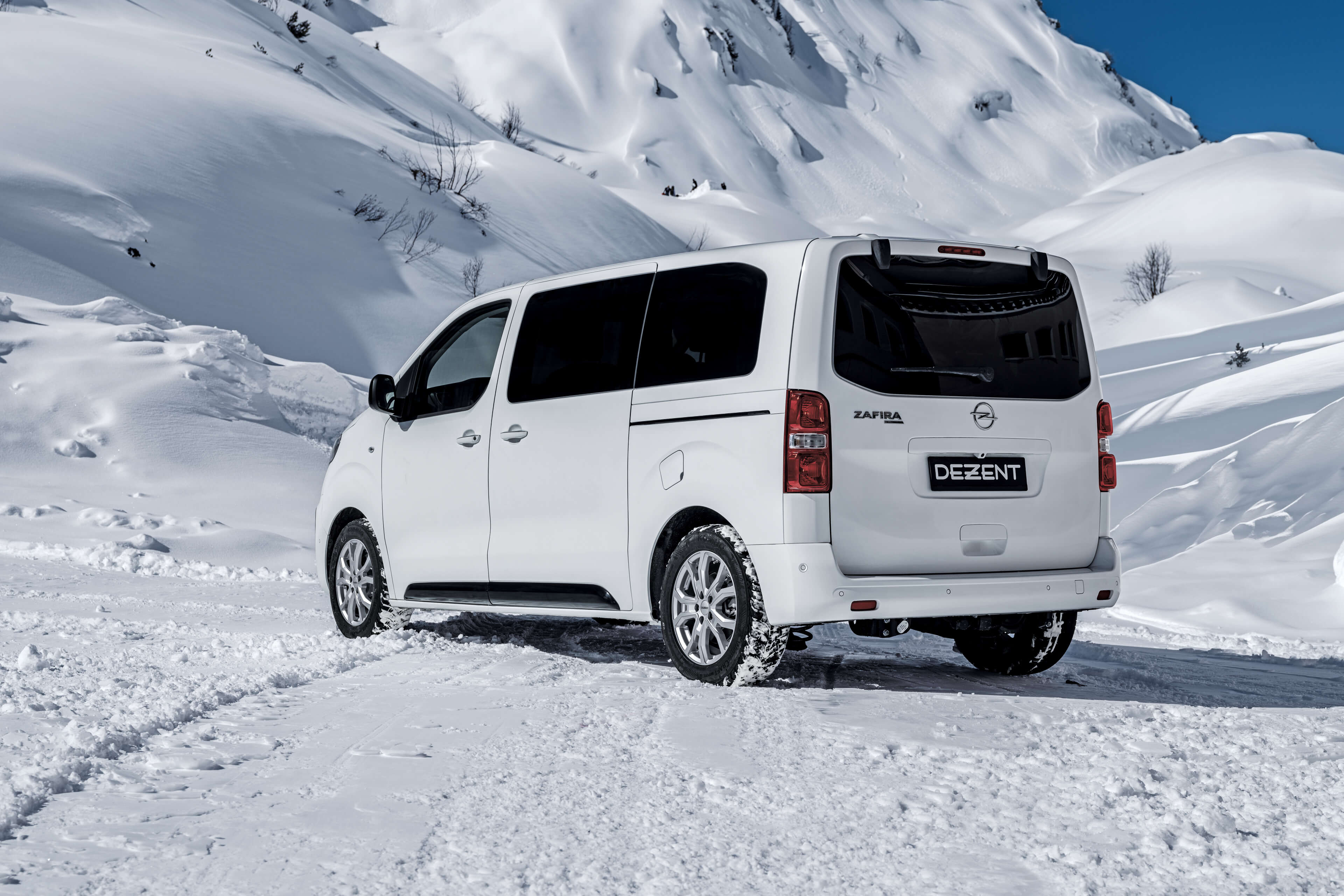 DEZENT TV silver OPEL Zafira Life Heck