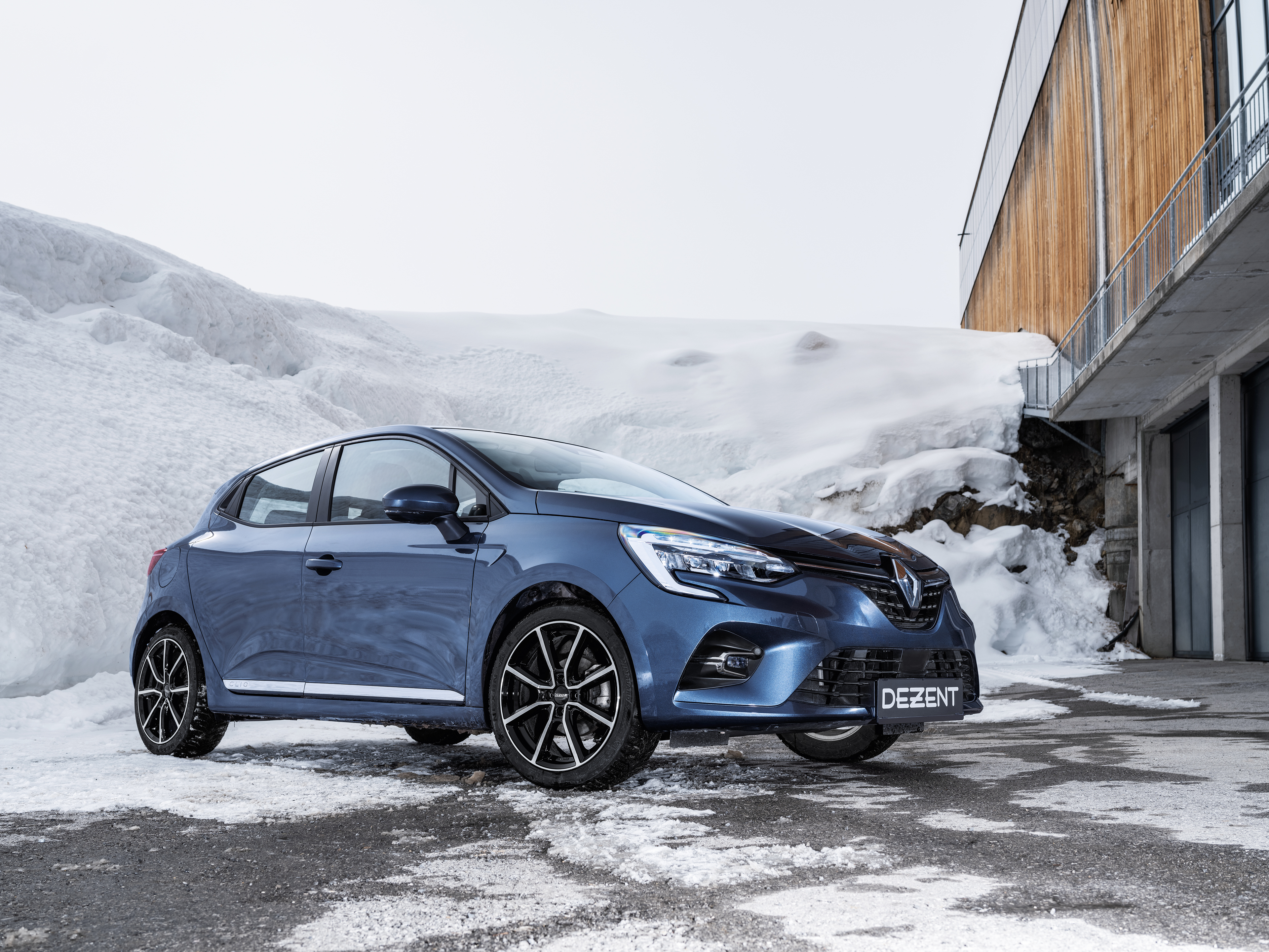 DEZENT TN Dark Renault Clio Winterpic01
